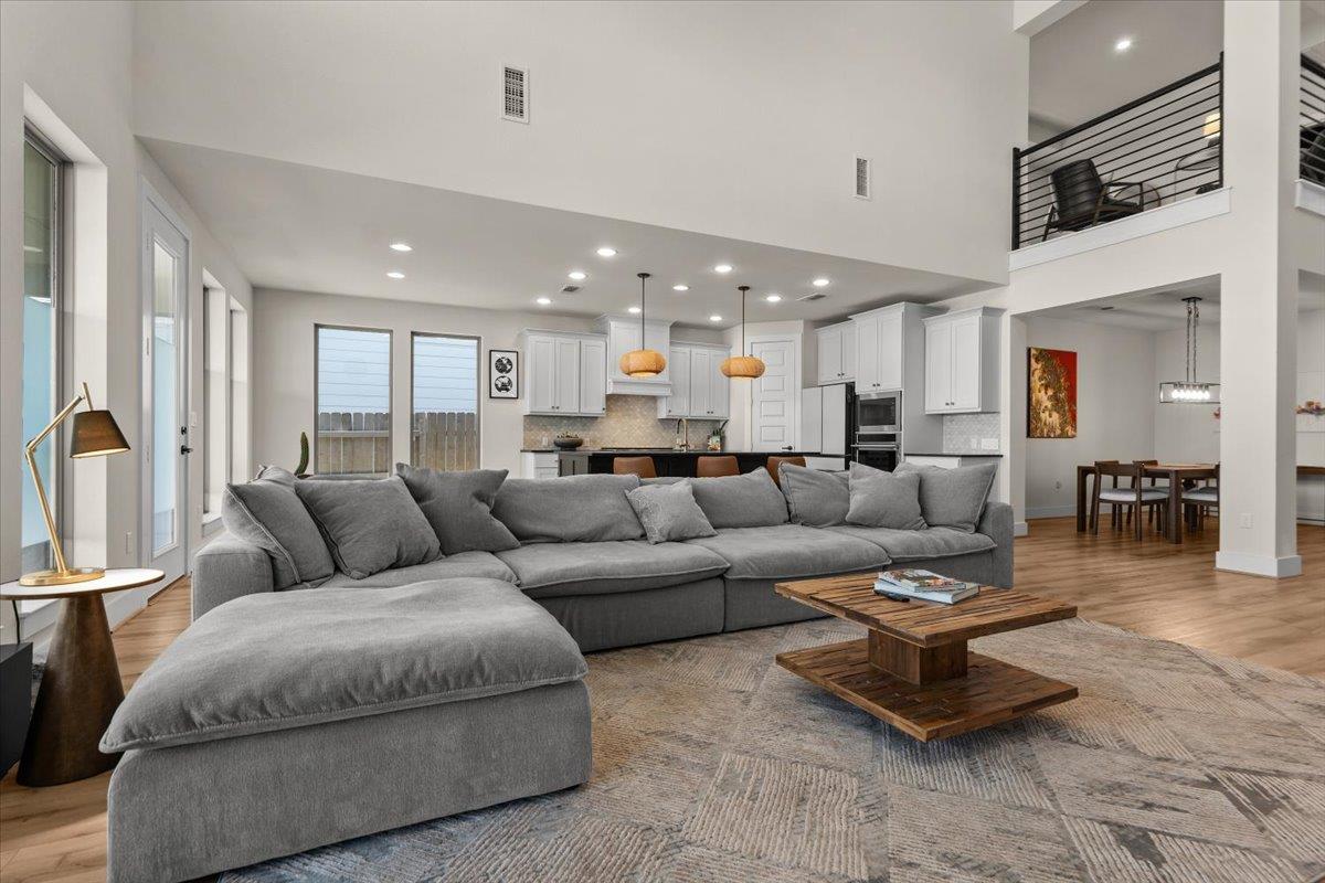9300 Flatbush DR — photo 4