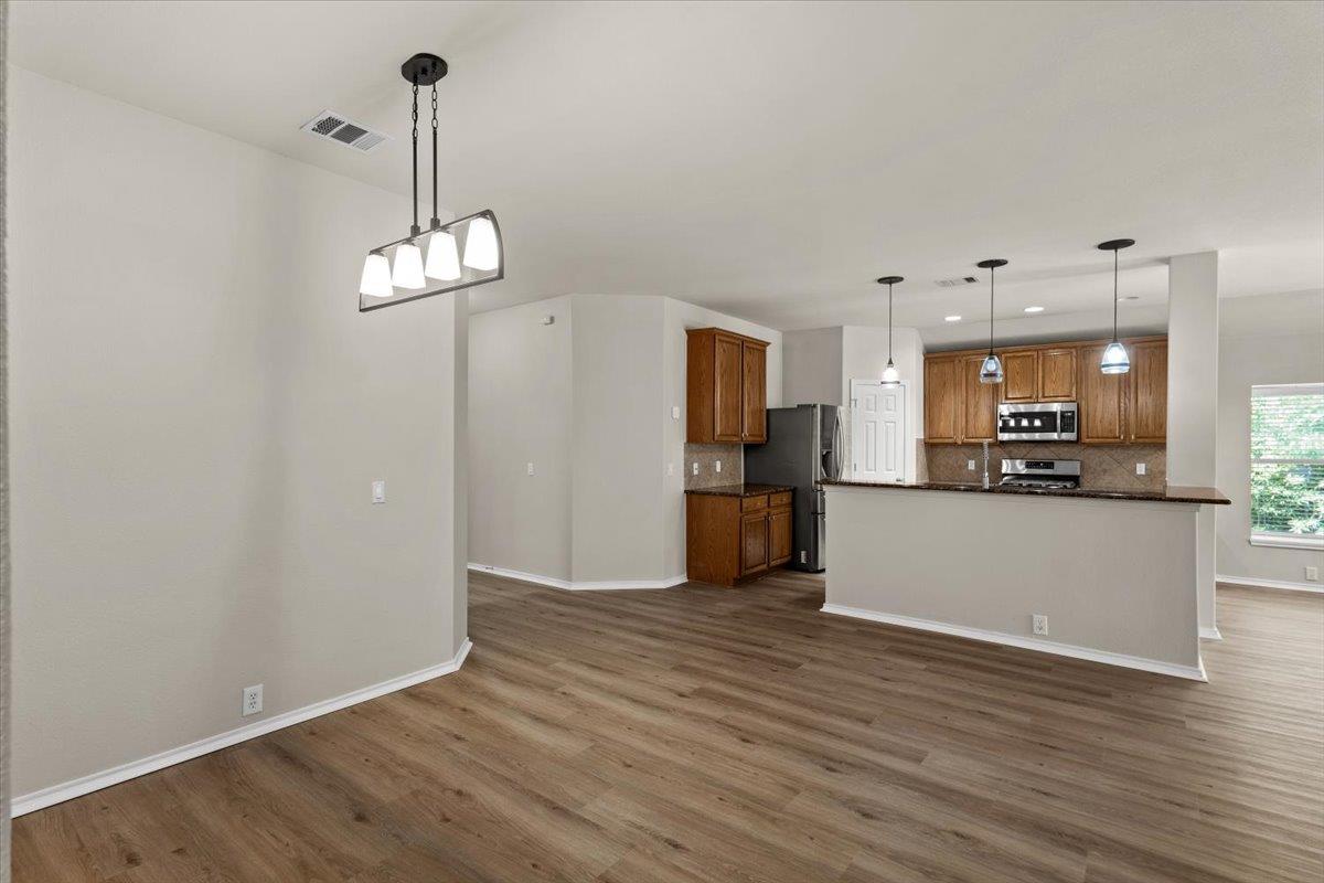 2808 Barefoot LN — photo 4