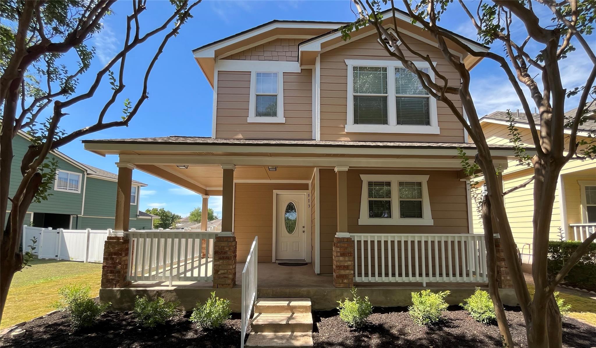 513 Crater Lake DR — photo 3