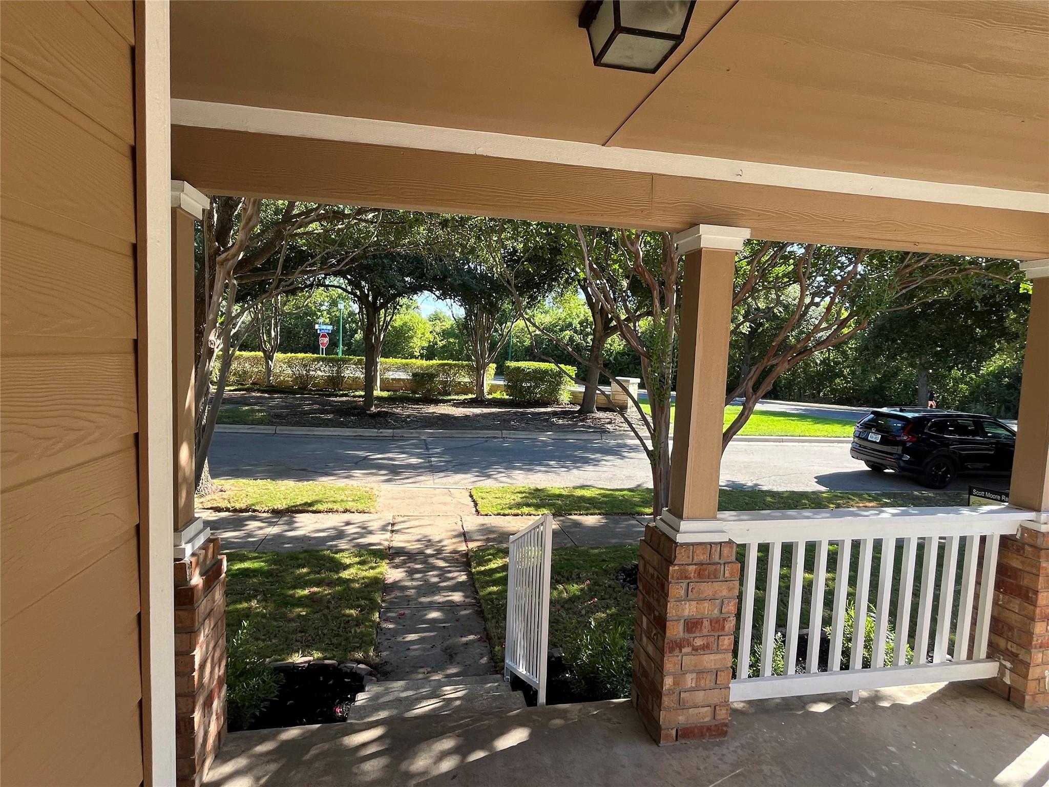 513 Crater Lake DR — photo 5
