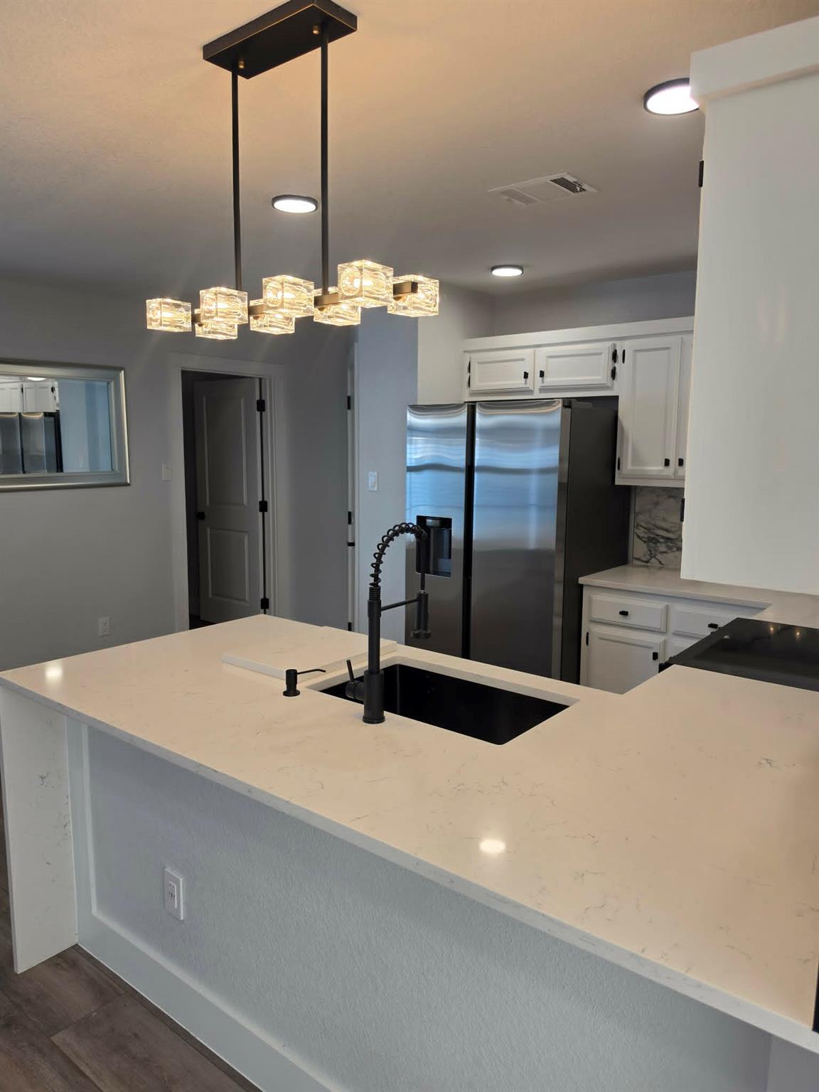 845 Topaz LN — photo 3