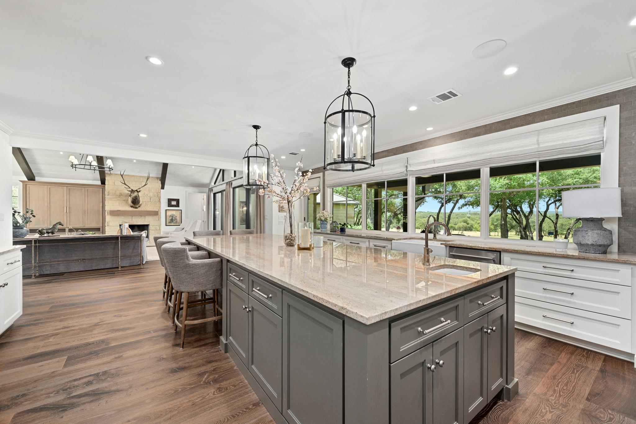 900 Rivercliff DR — photo 4