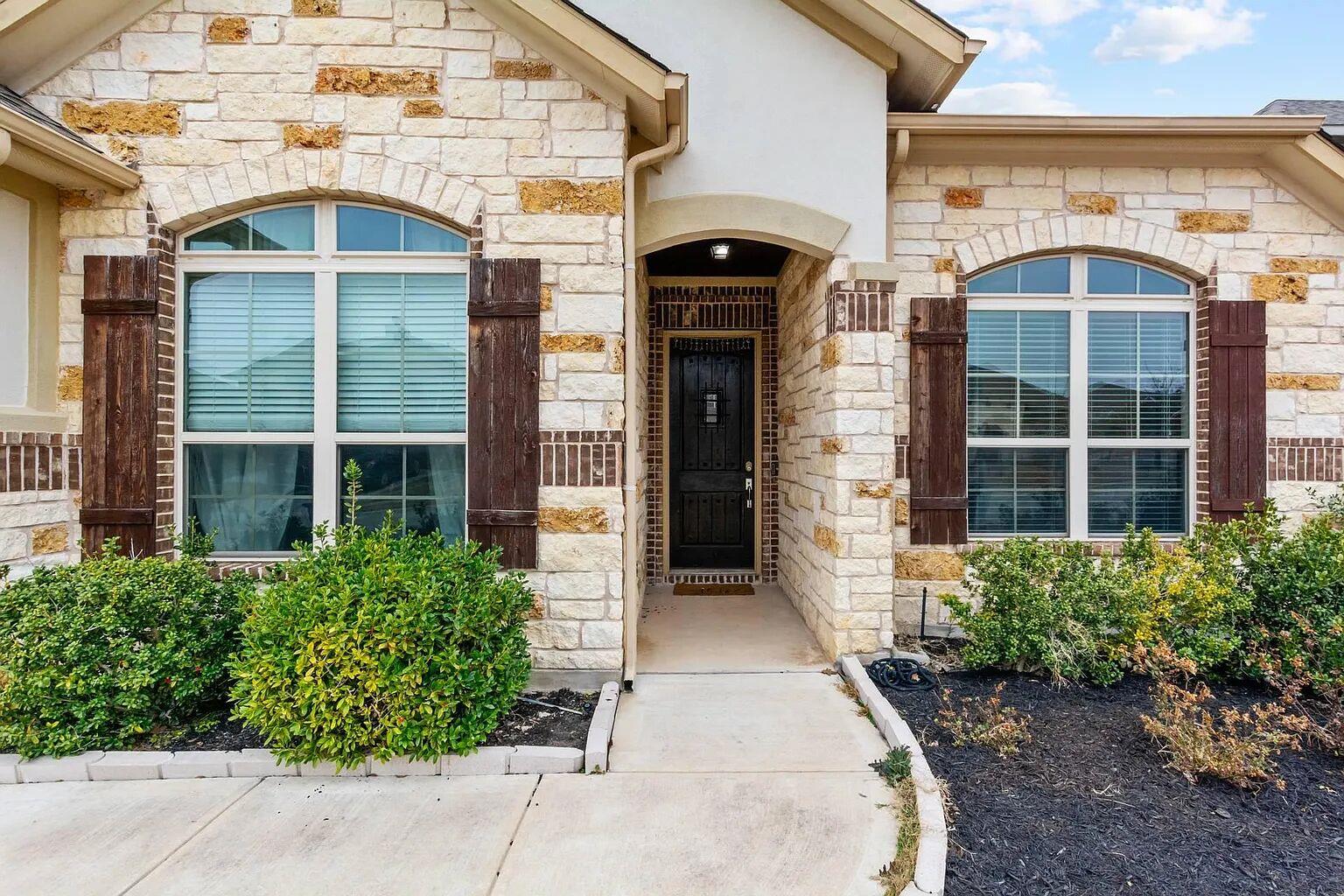 104 Canyon Lake LN — photo 3