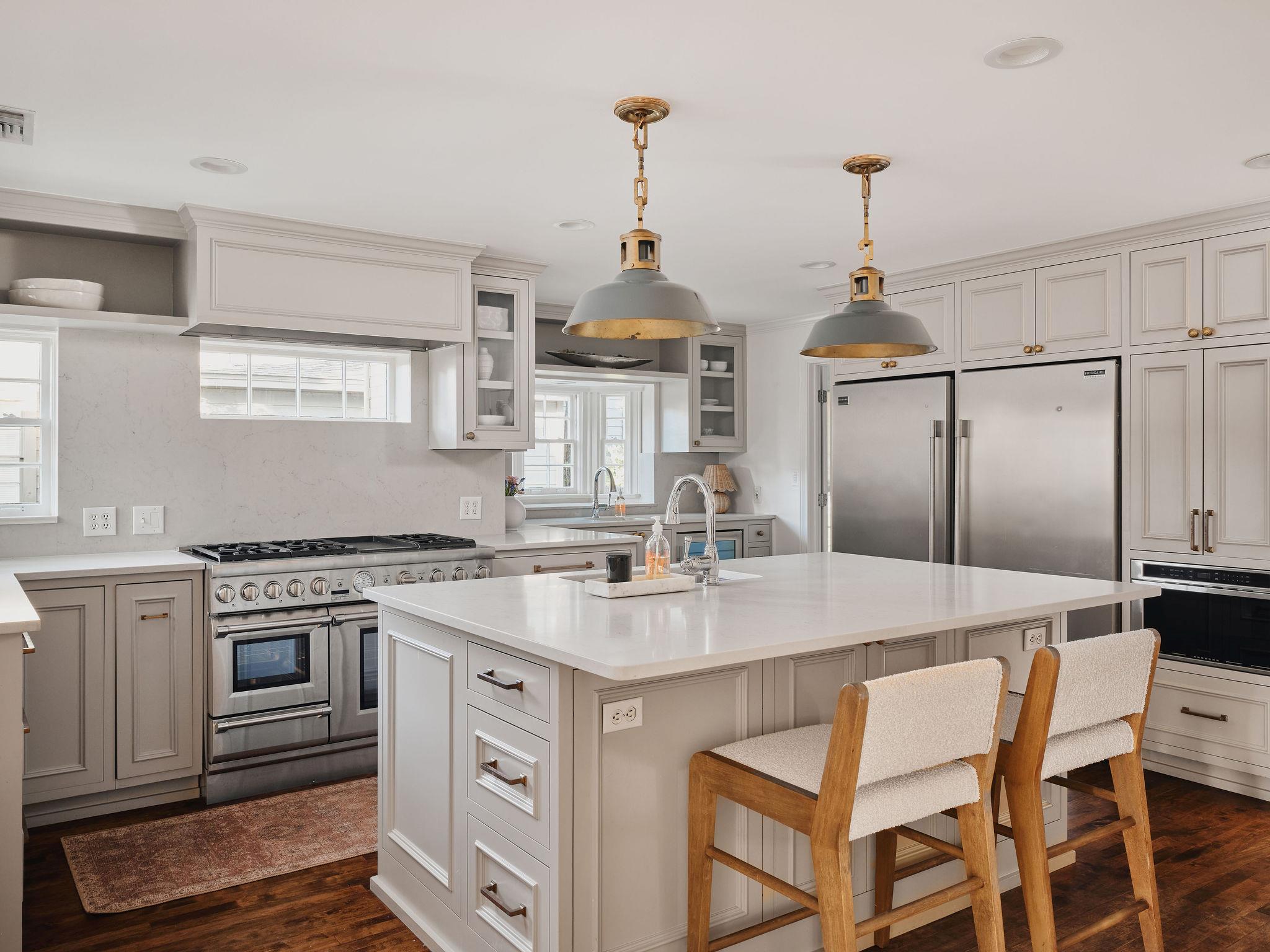 2412 Jarratt Ave — photo 3