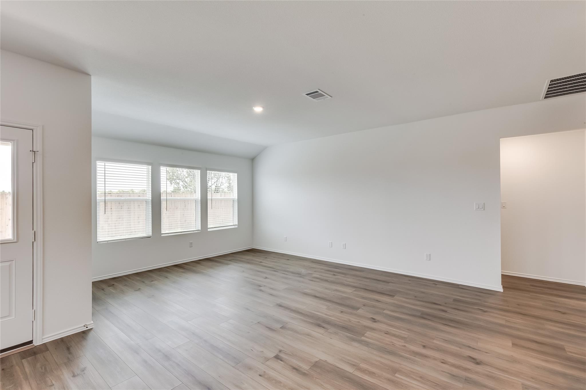 2000 Gilmer WAY — photo 5