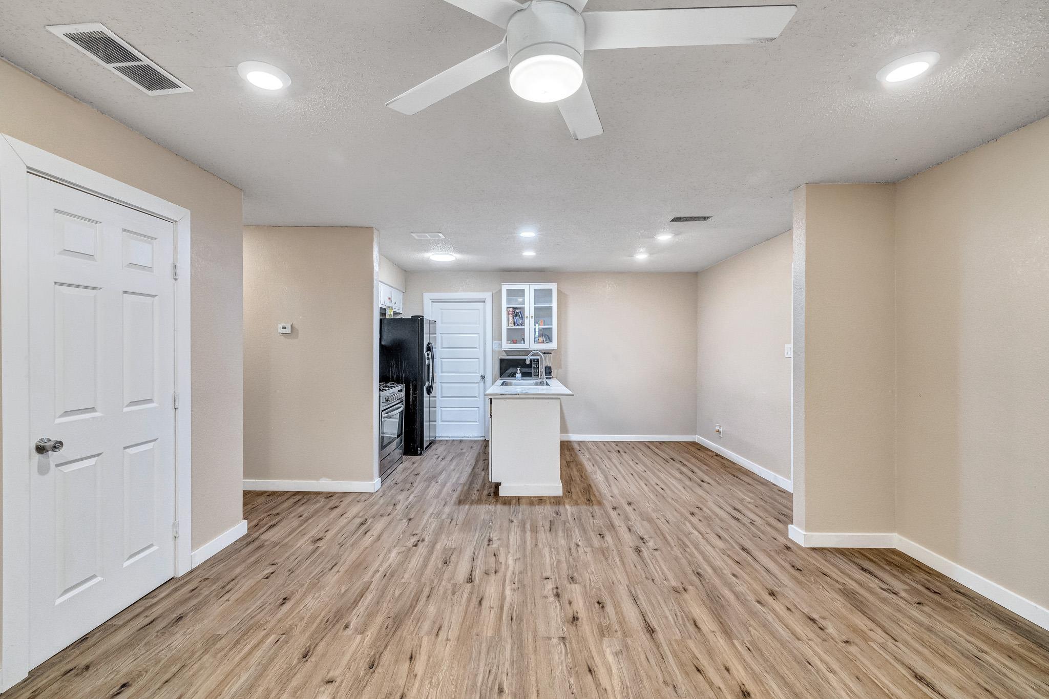 205 Liverpool DR — photo 3