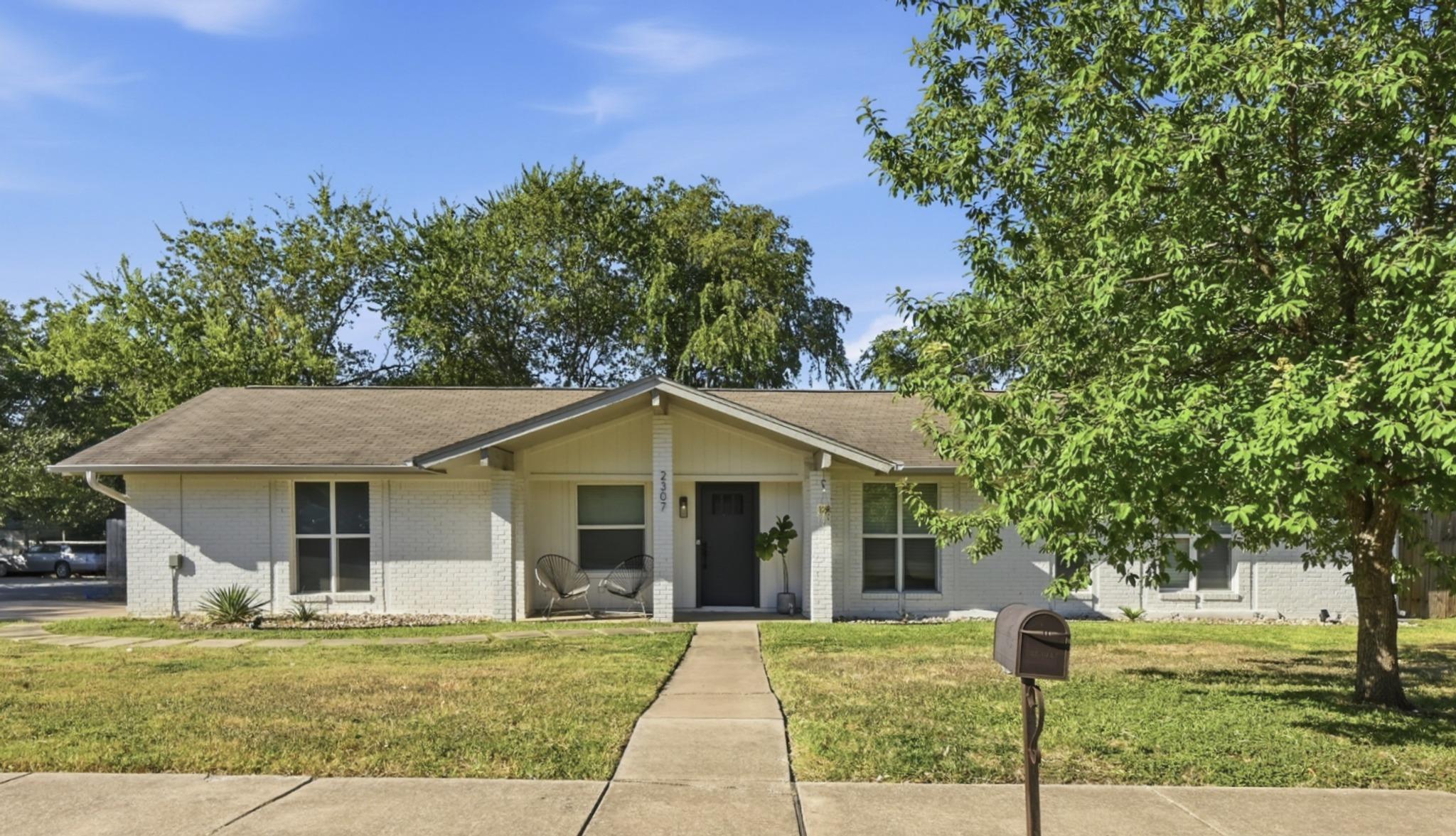 2307 Deadwood DR — photo 3