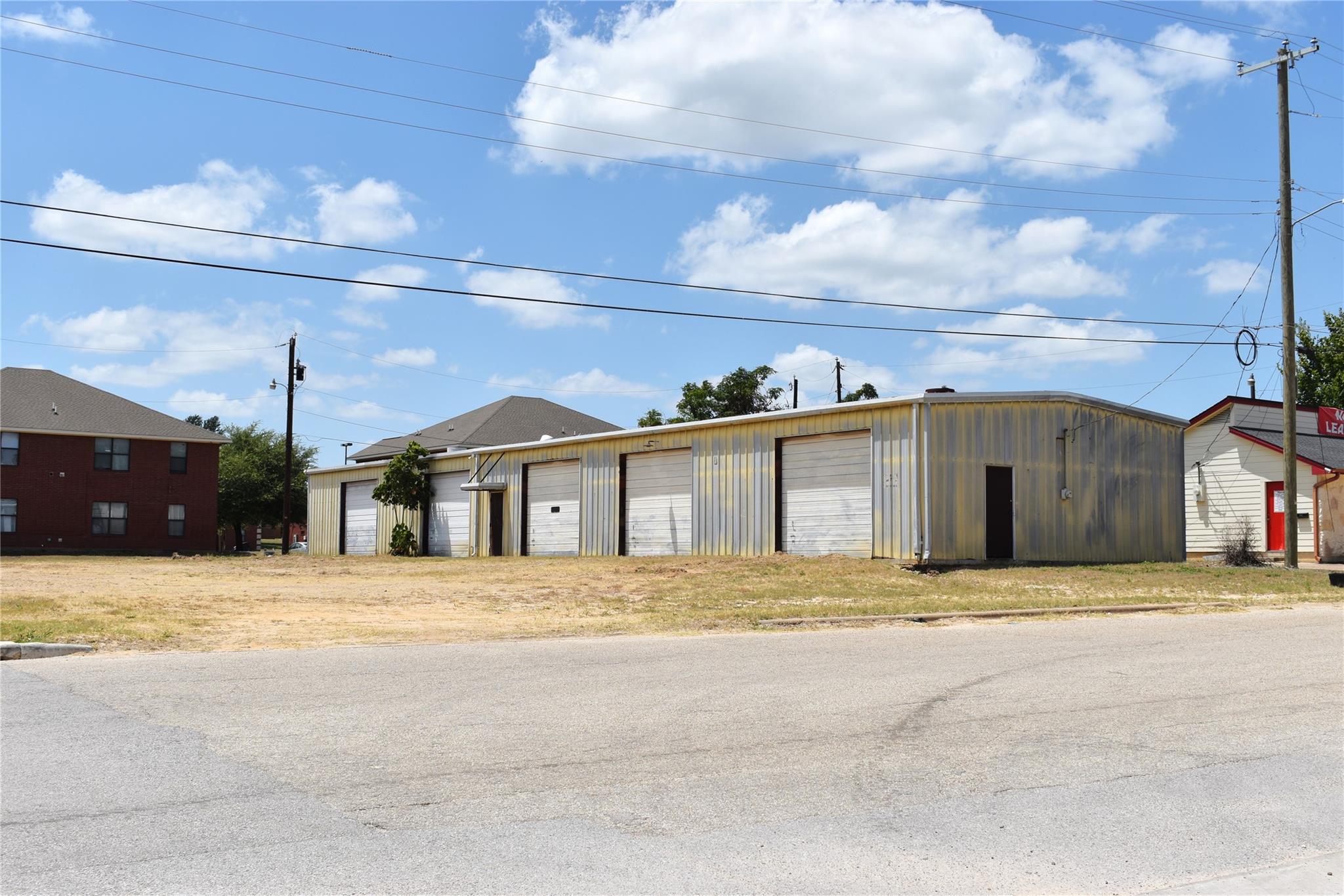215 Childress DR — photo 4