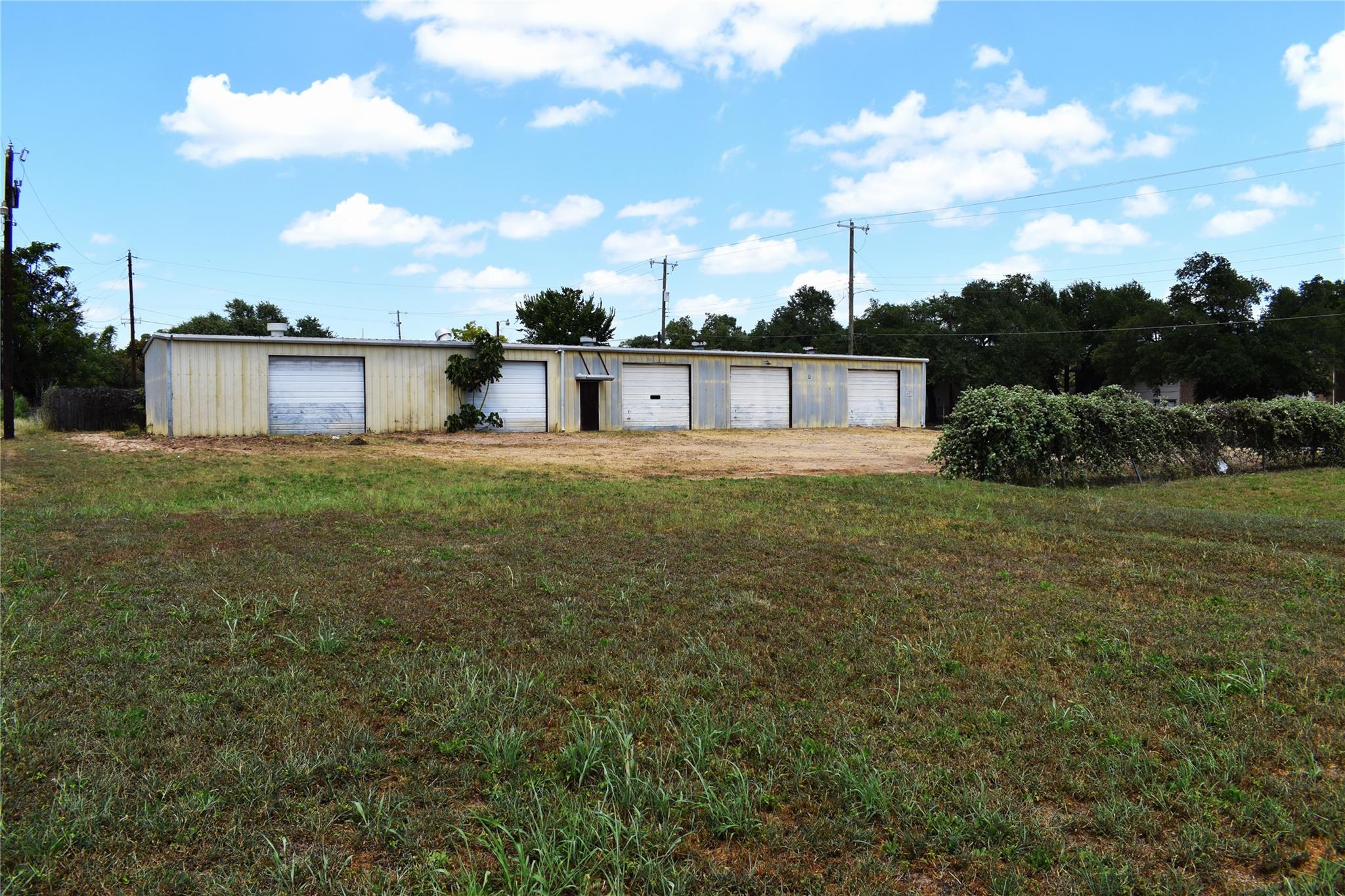 215 Childress DR — photo 3