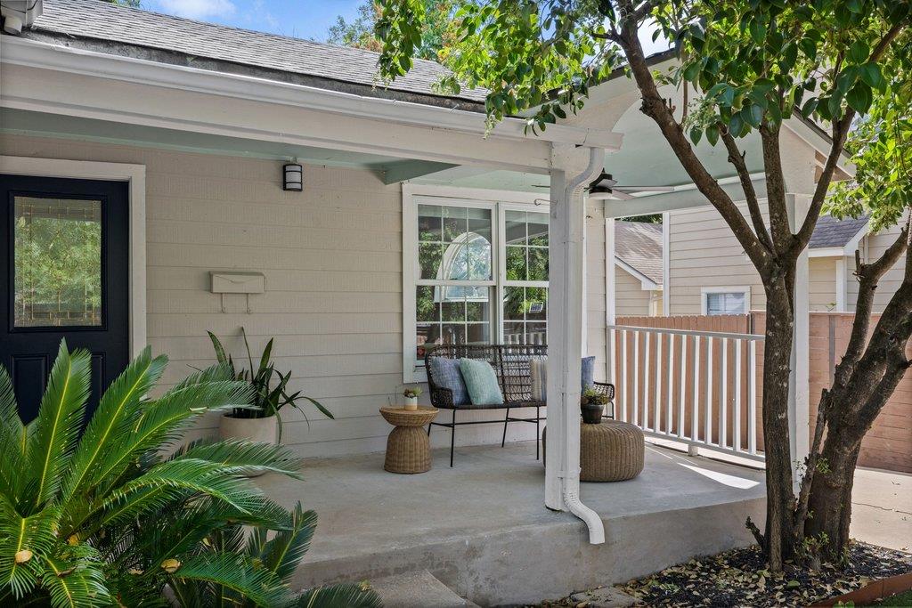 1709 Chicon ST — photo 3