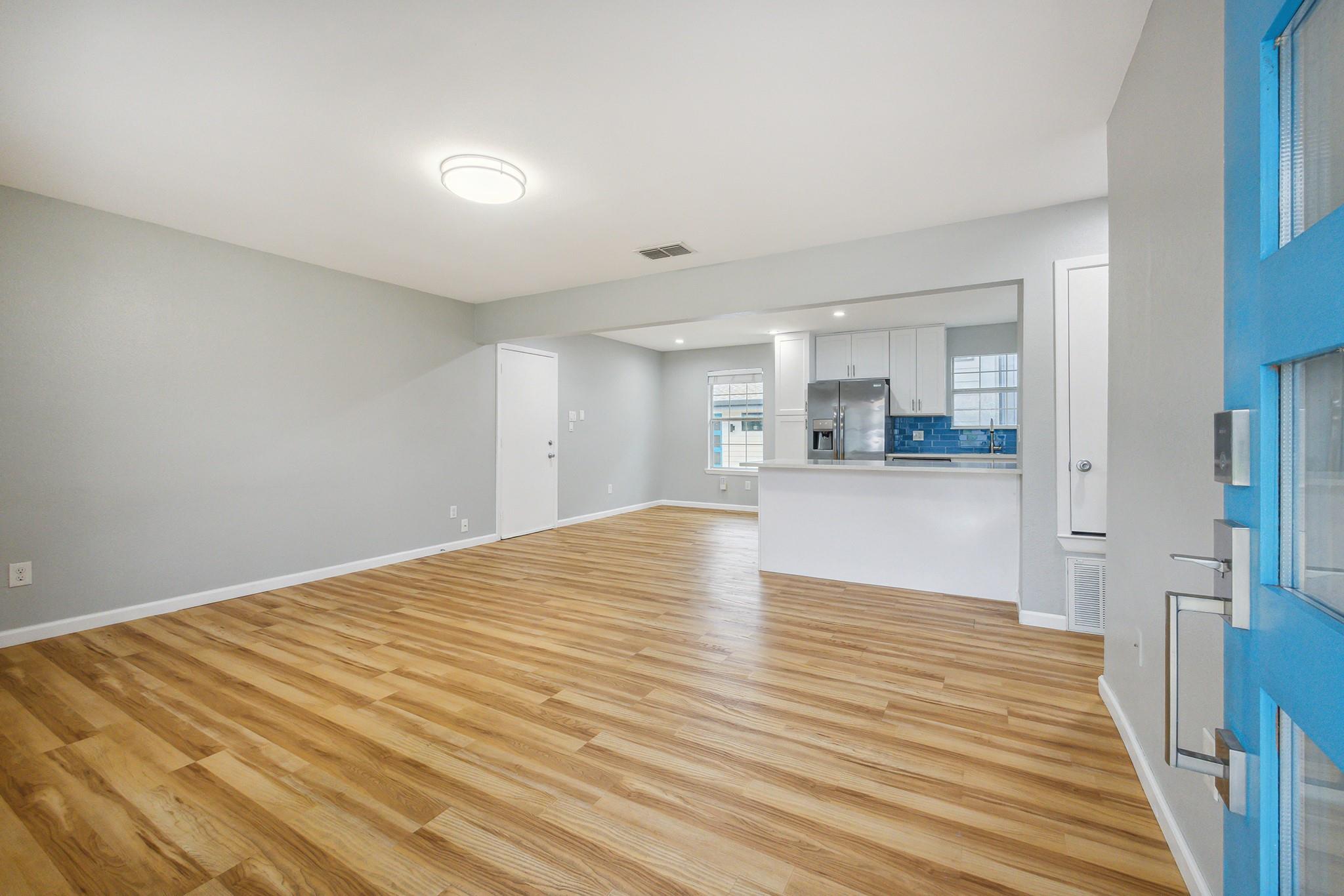 1111 Lawson LN — photo 3