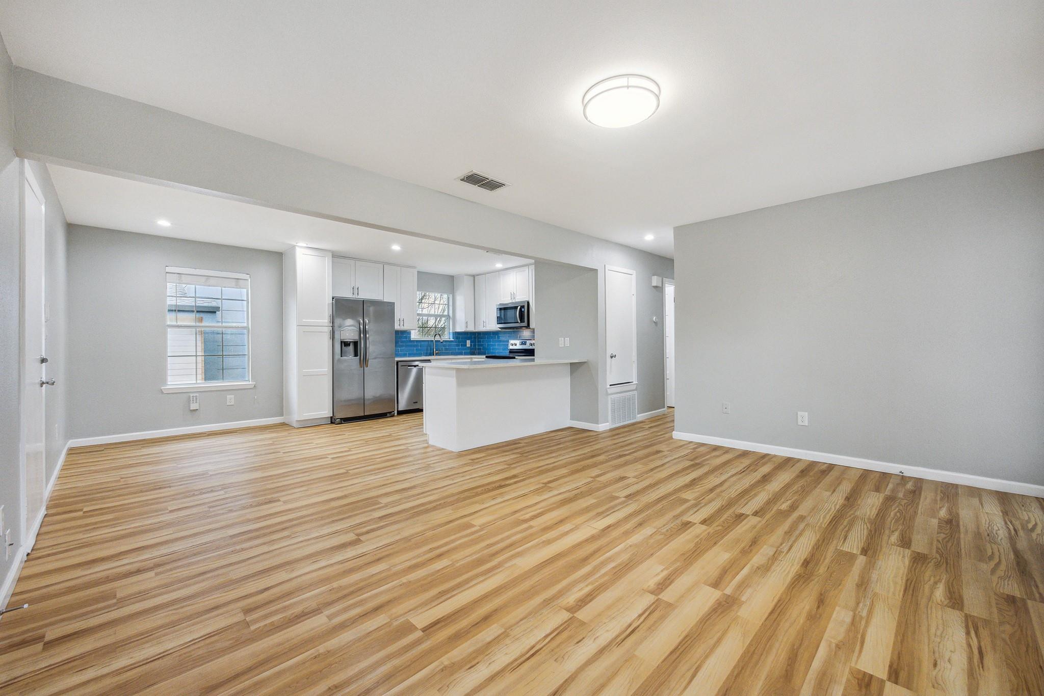 1111 Lawson LN — photo 4