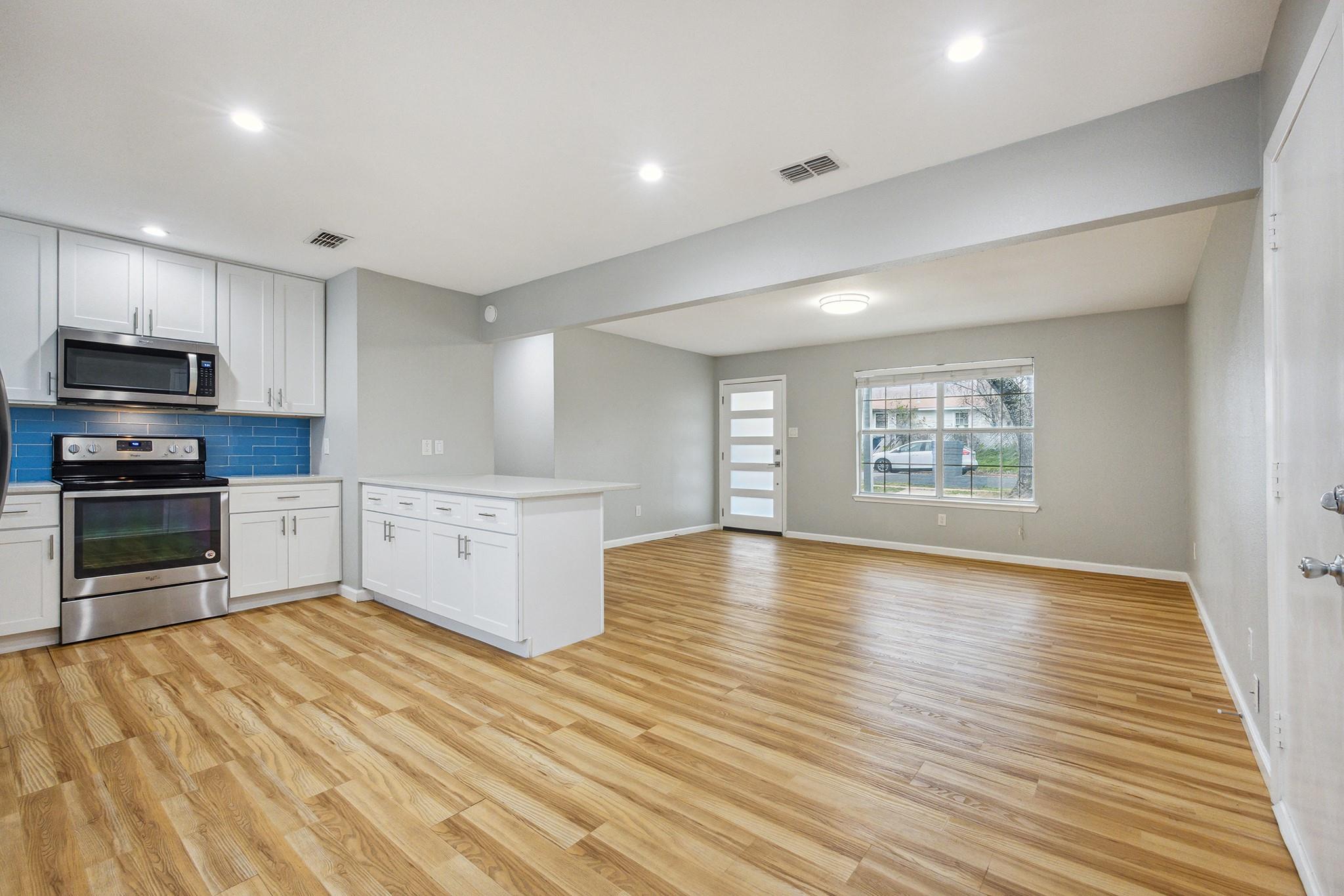 1111 Lawson LN — photo 5