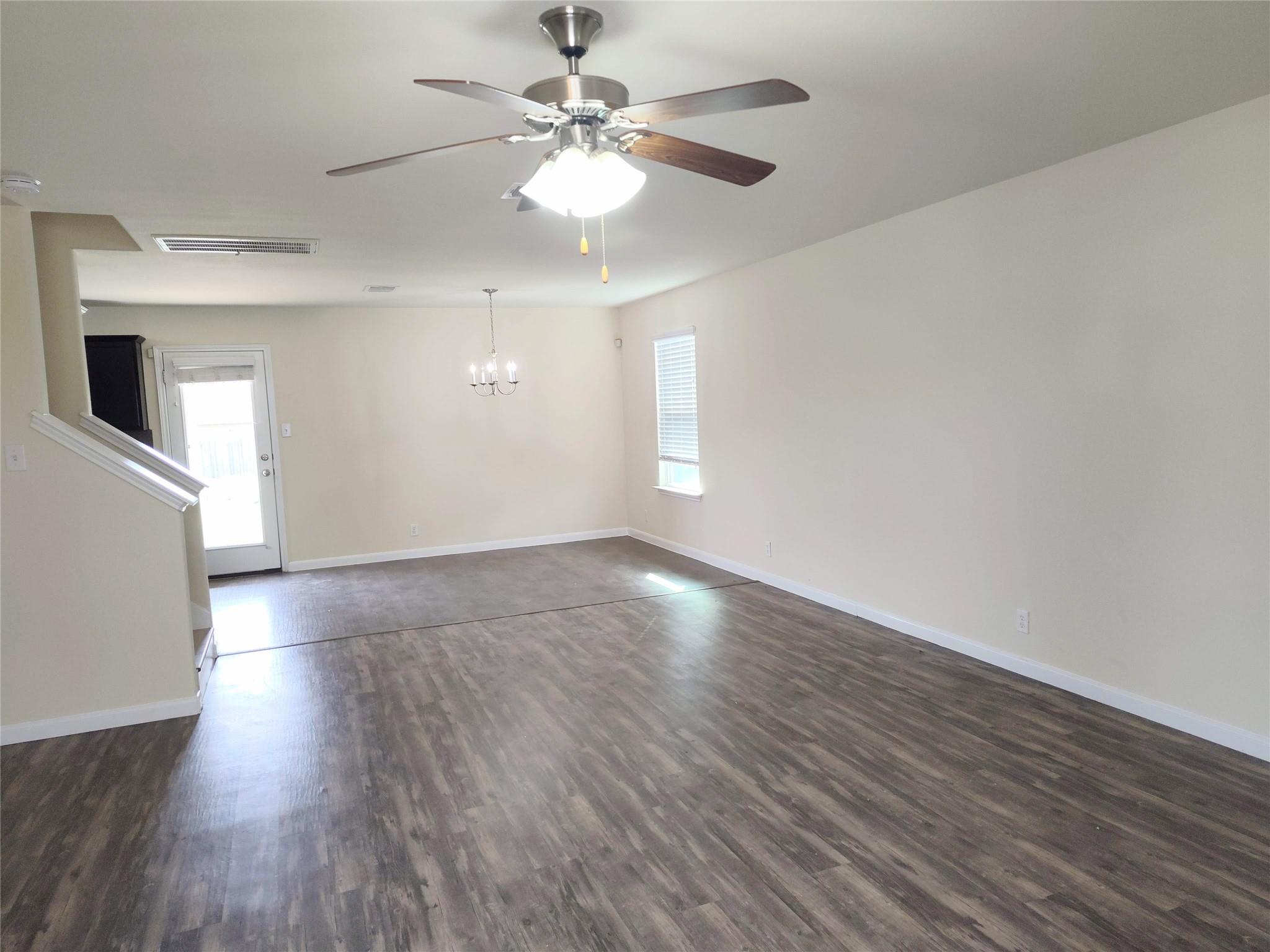 103 Hawkins CT — photo 3