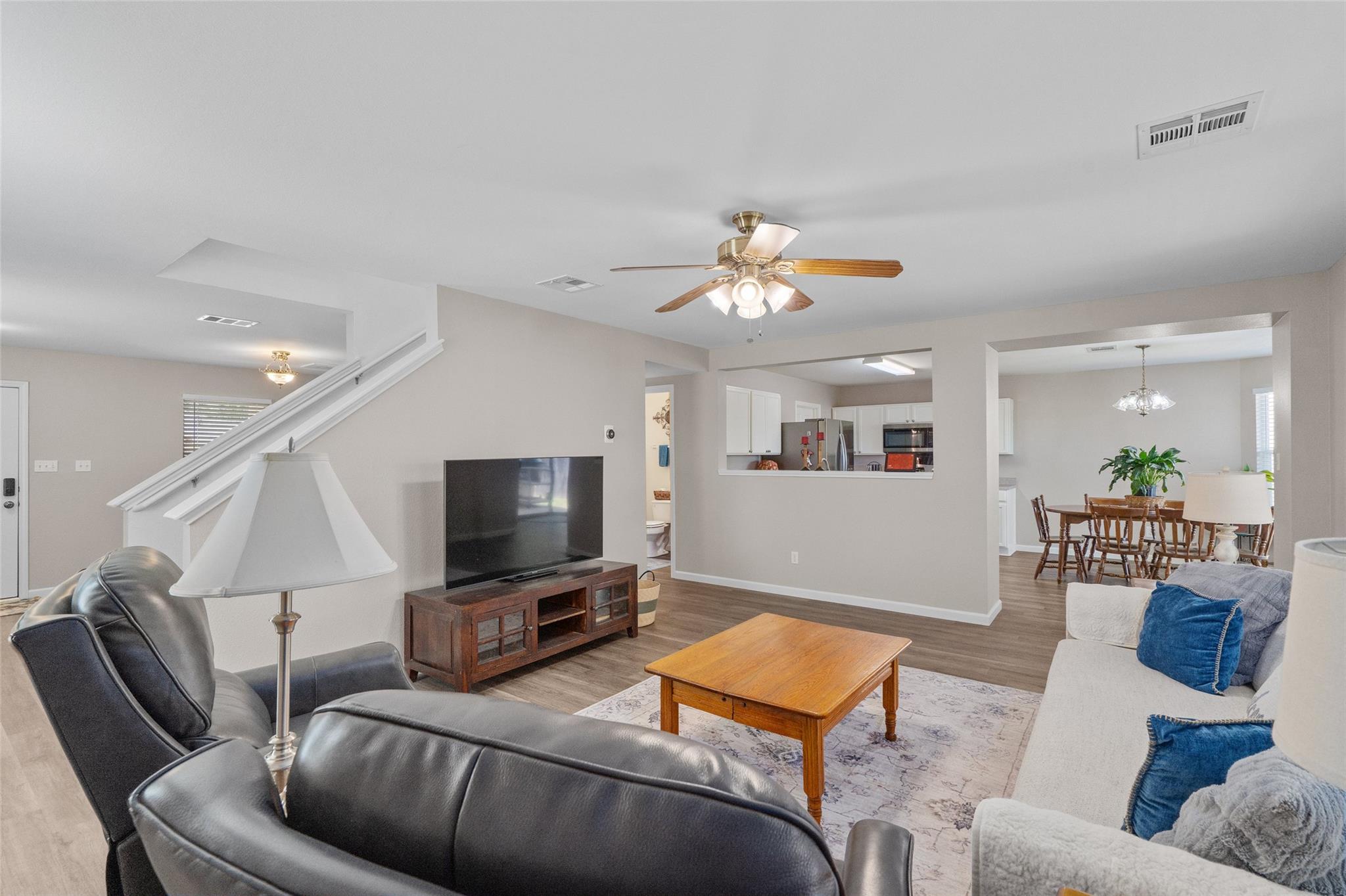 4010 Kings Canyon DR — photo 5