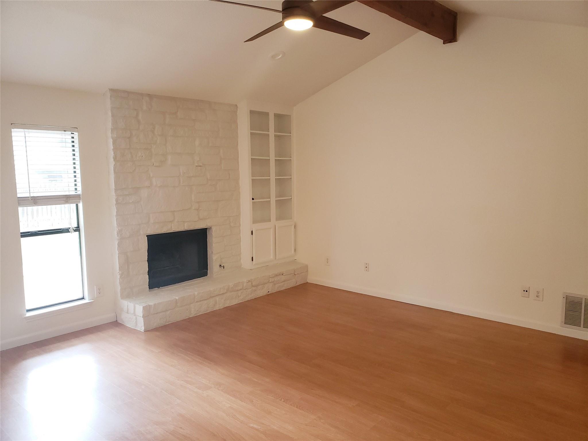 404 Oakridge PASS — photo 3