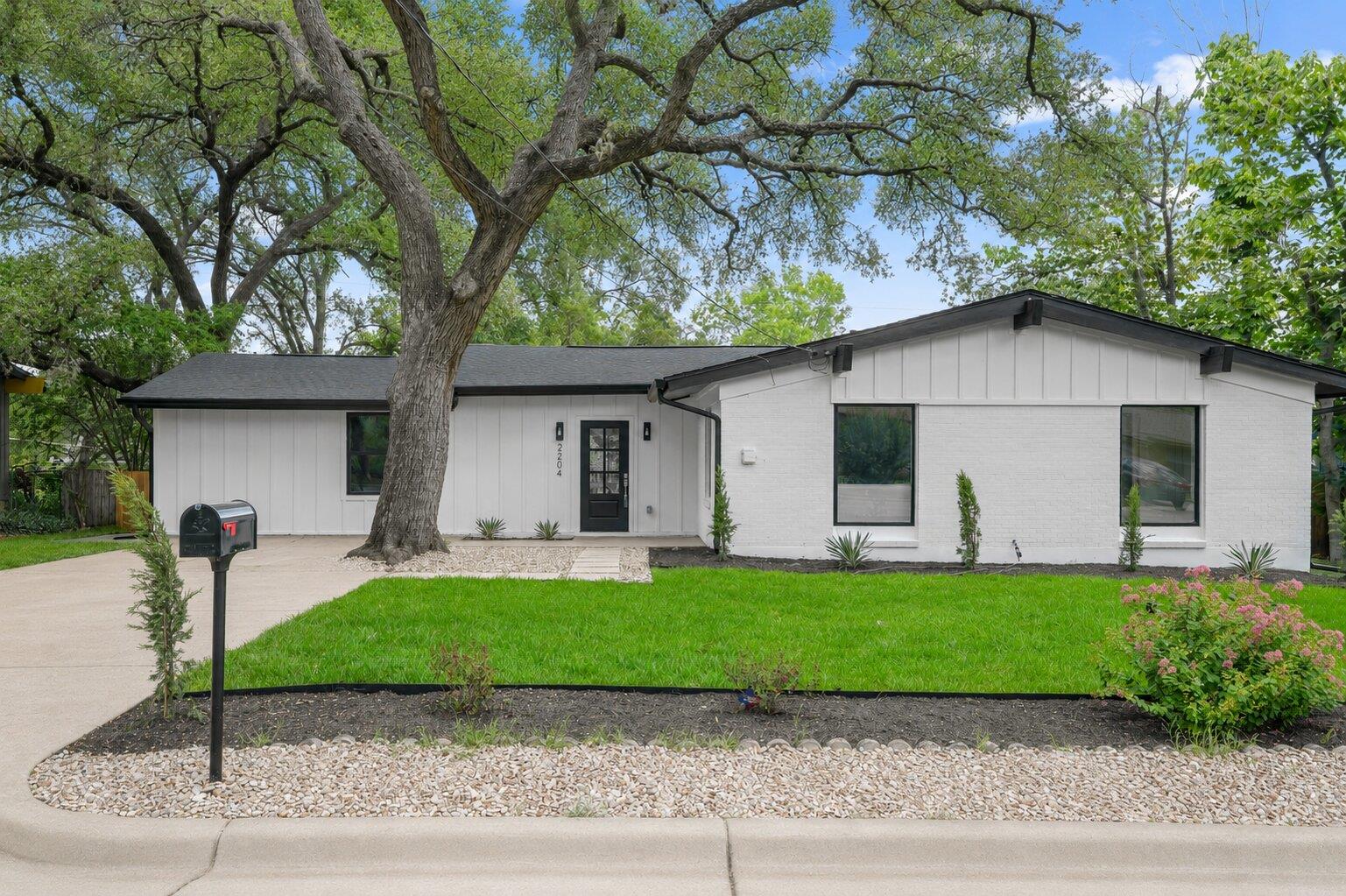2204 Fair Oaks DR — photo 3
