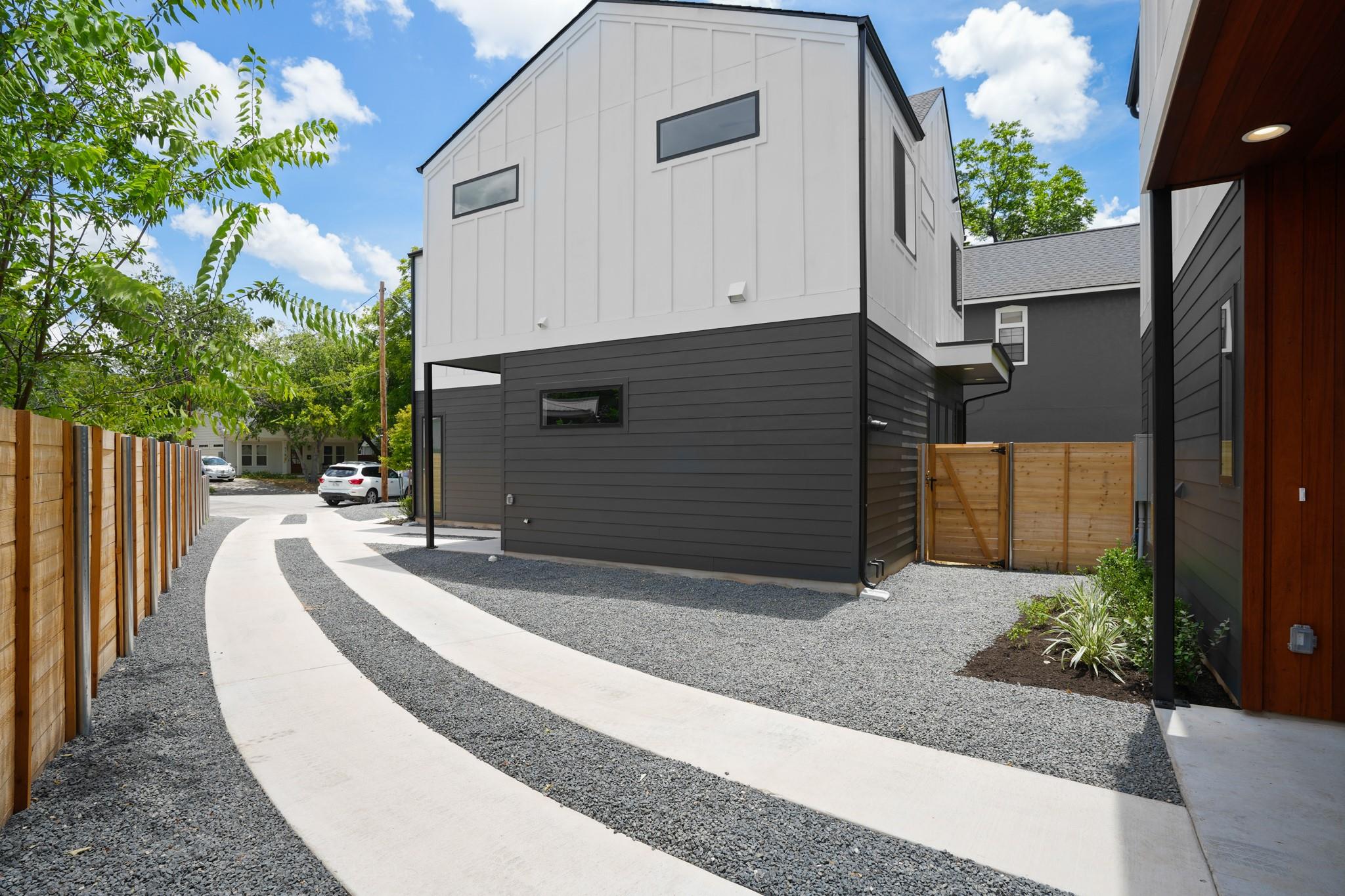 913 Capitol CT #1 — photo 3