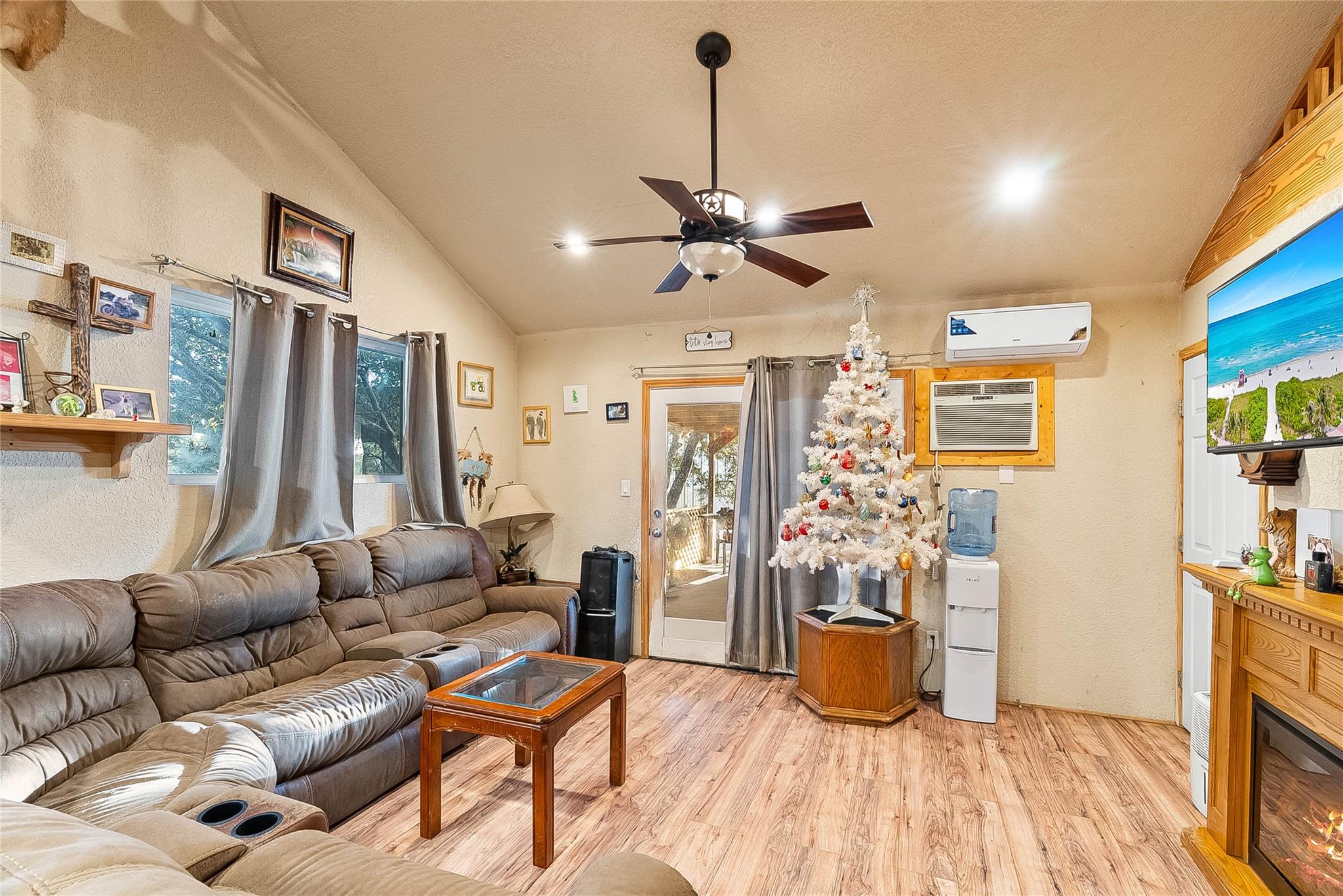 2301 Lone Star RD — photo 3
