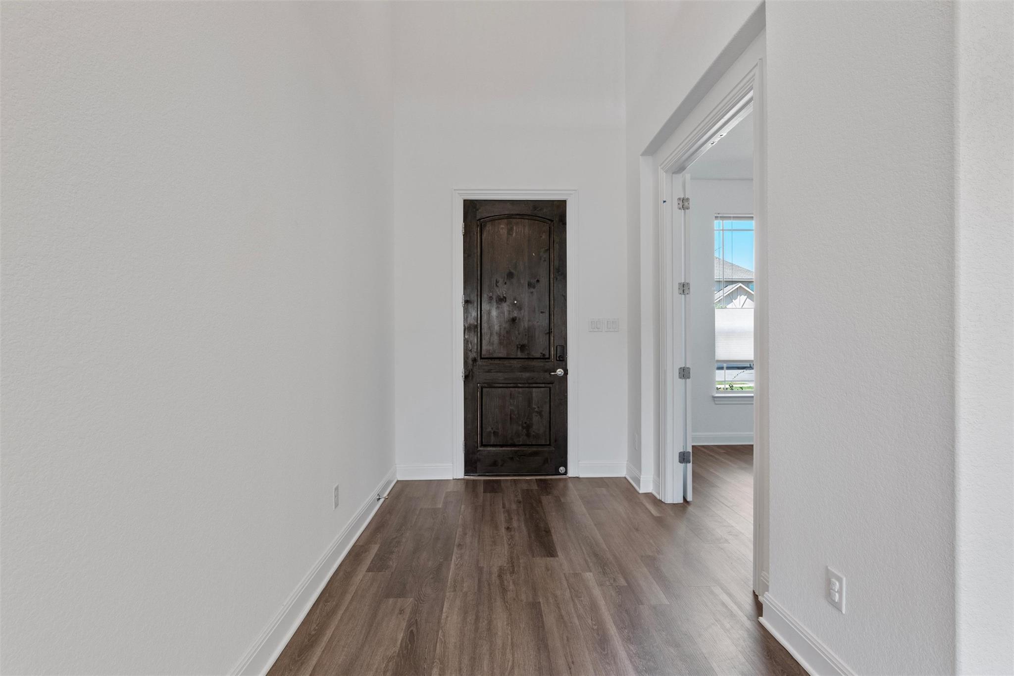 724 Landing LN — photo 3
