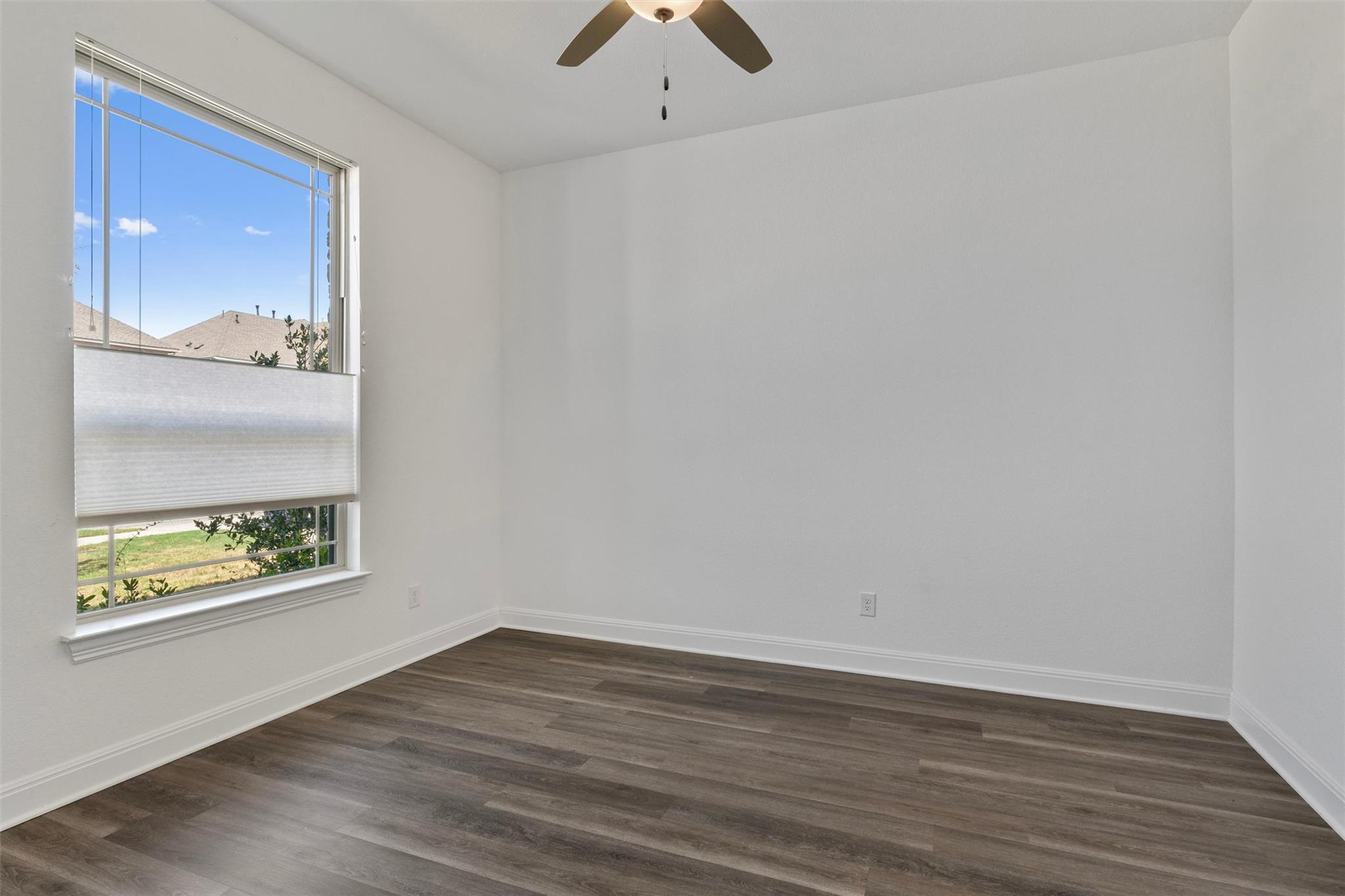 724 Landing LN — photo 4