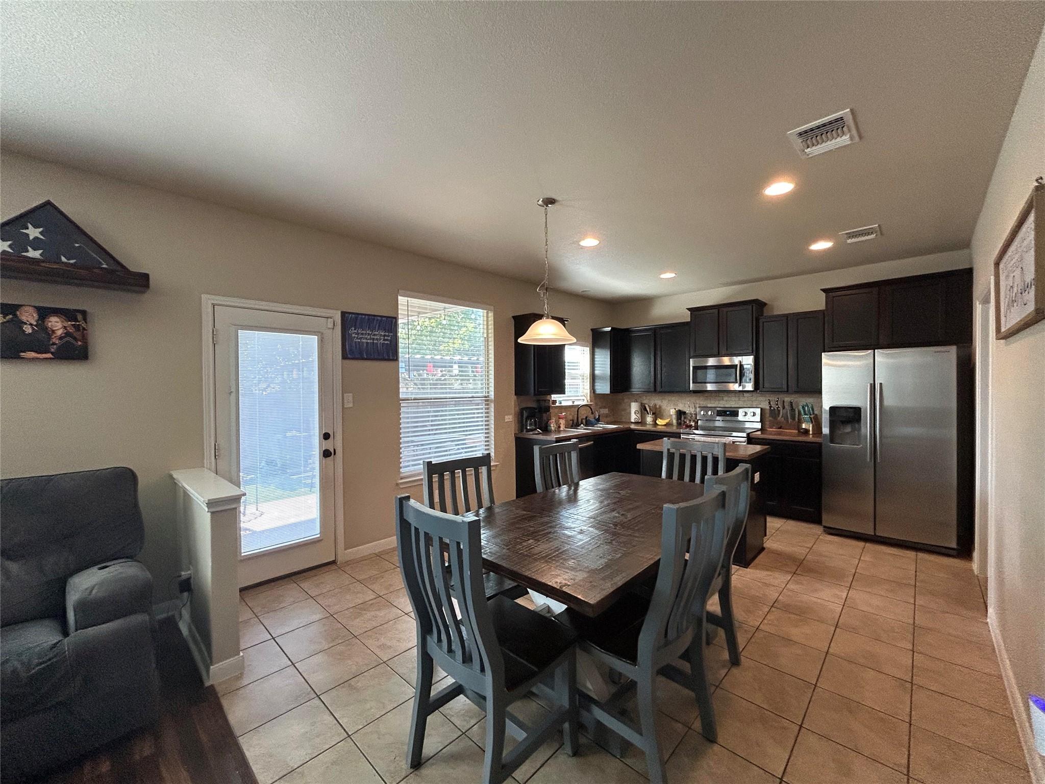 1615 Bluebell CIR — photo 4