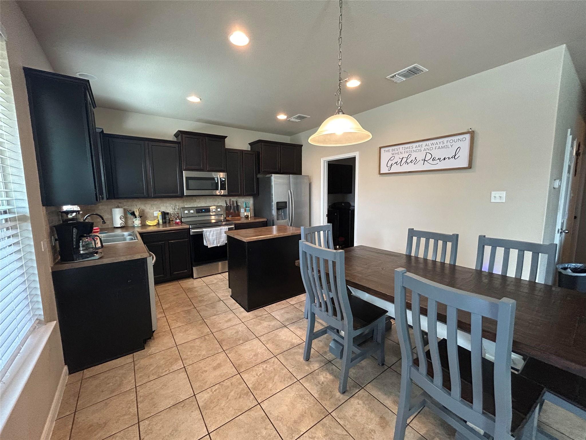 1615 Bluebell CIR — photo 5