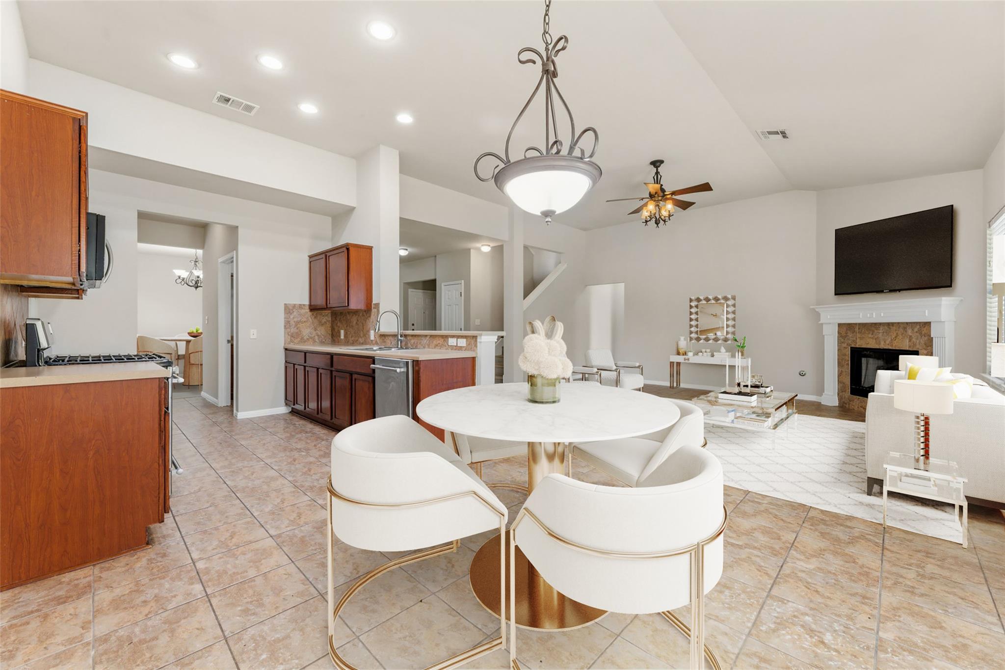 1216 Willowbrook DR — photo 5