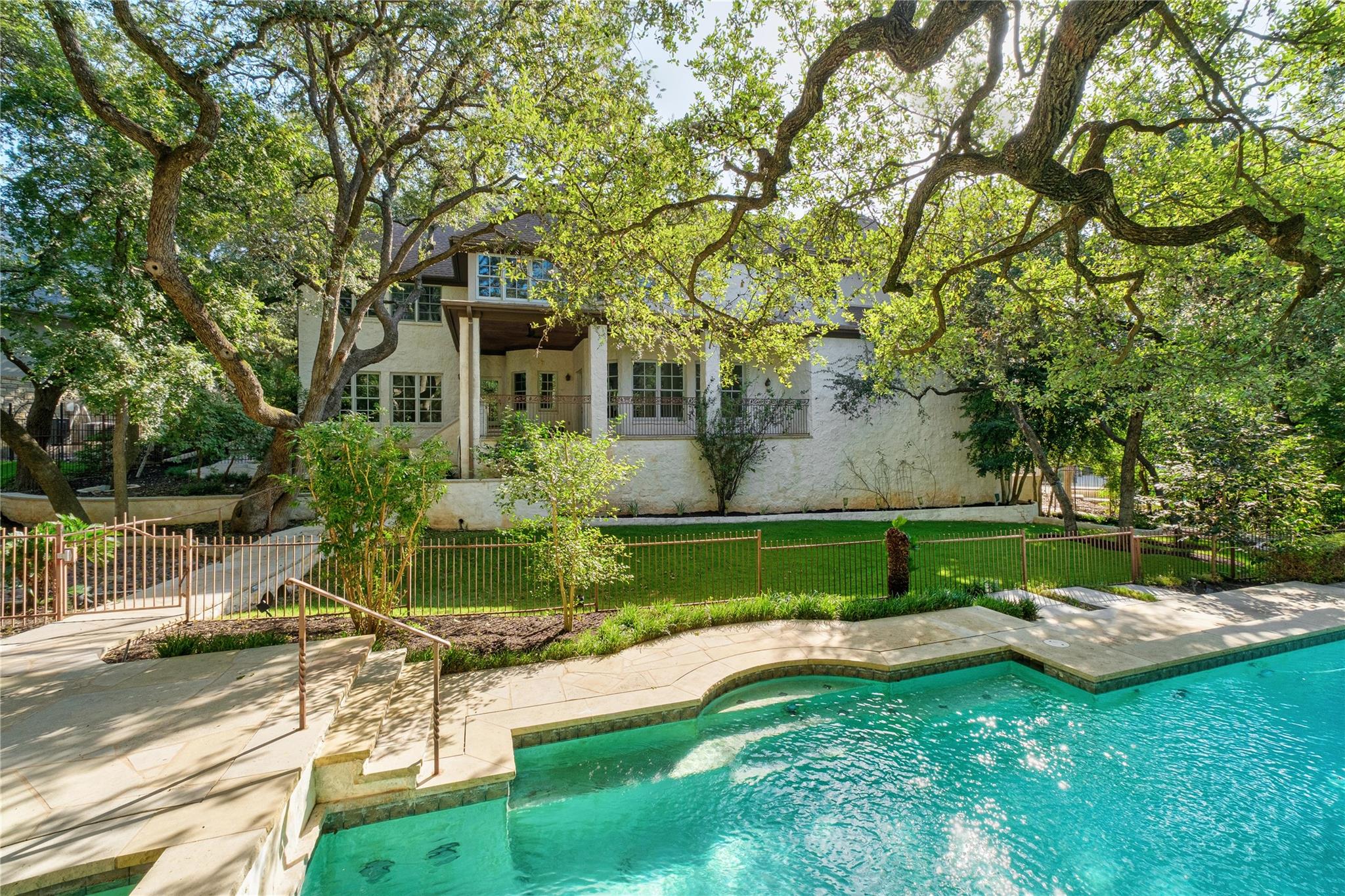 2900 Meandering River CT — photo 3