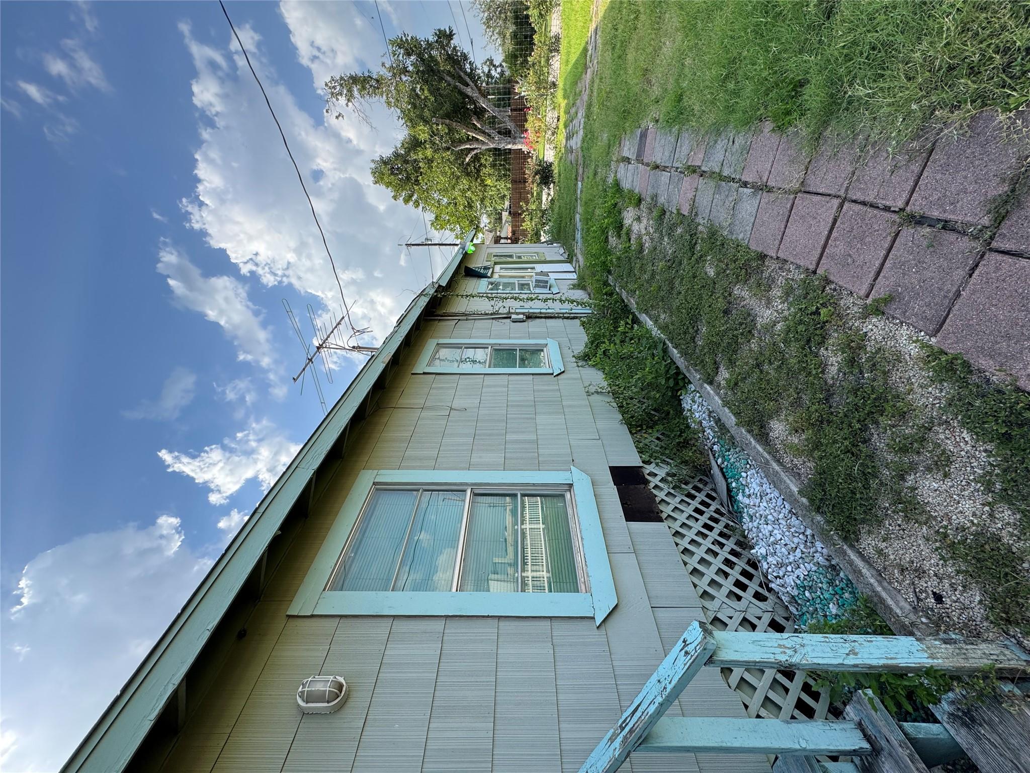 415 Creswell DR — photo 3