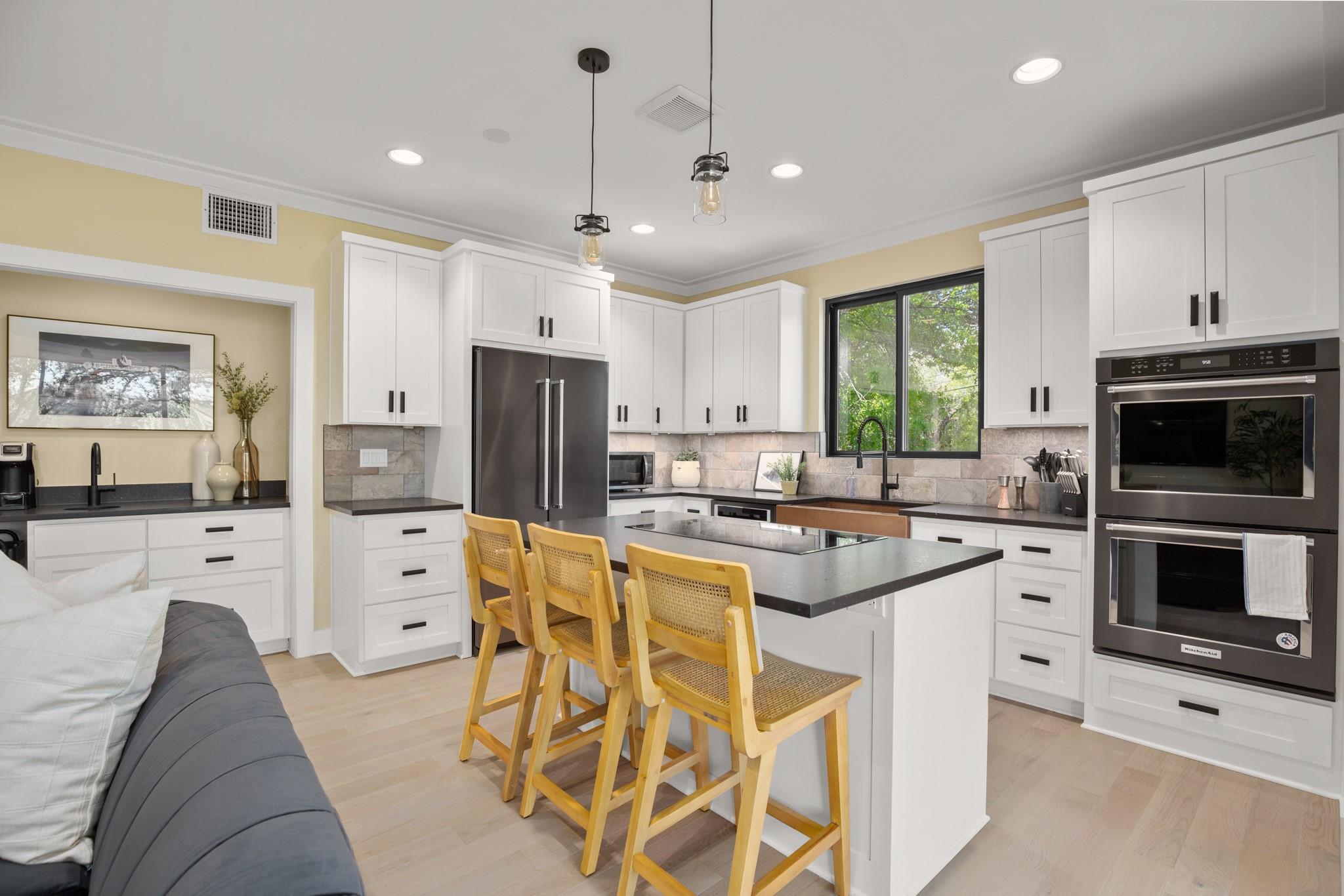 1405 Parkinson DR — photo 3