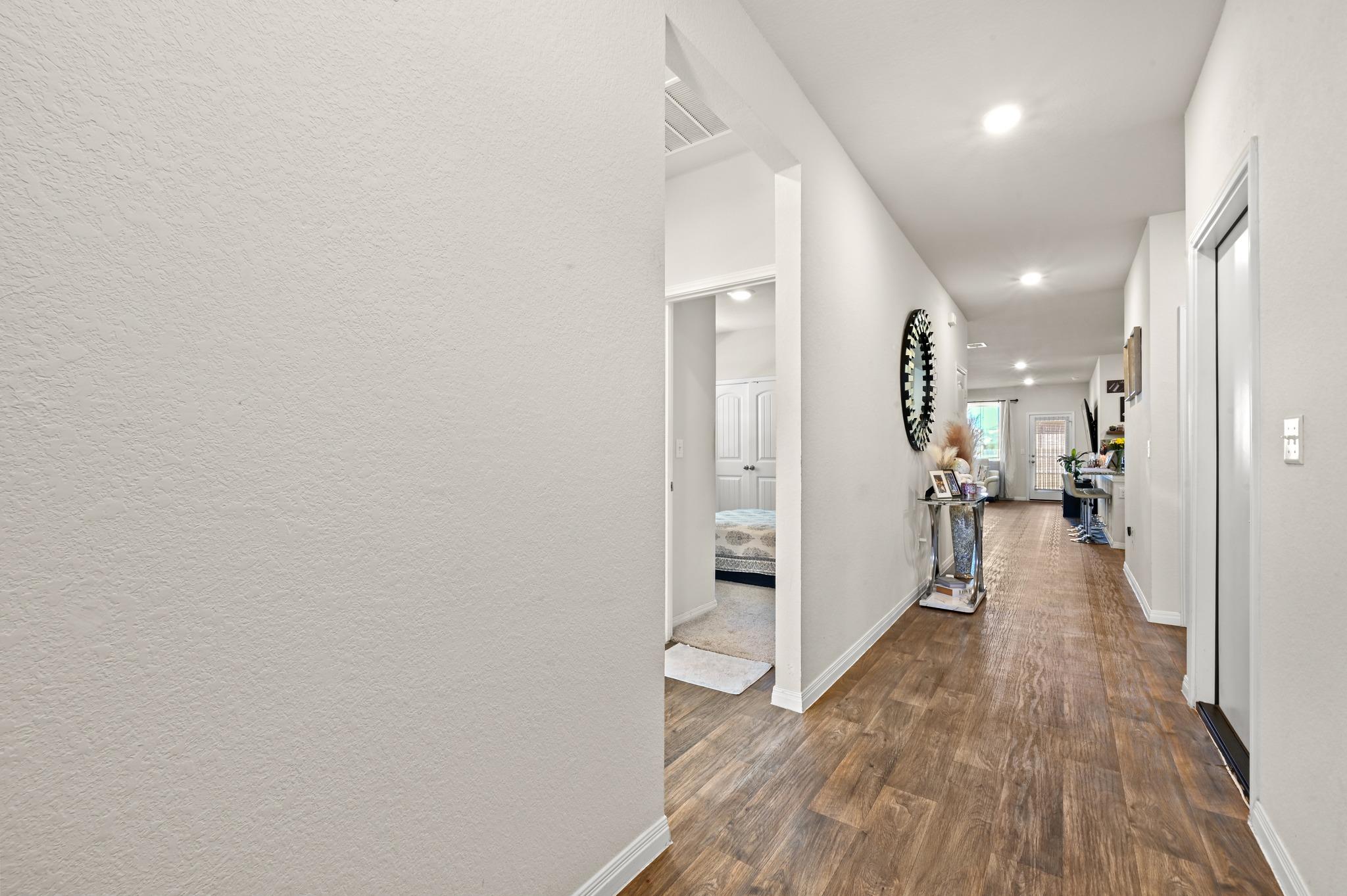 201 Connor LN — photo 4