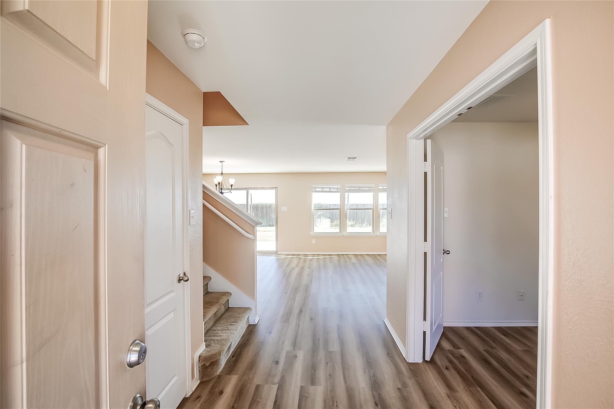 518 Carrington ST — photo 4
