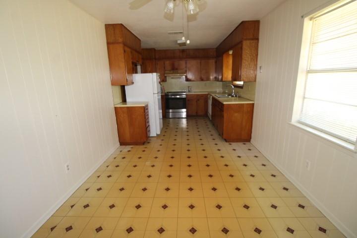 1603 Hughes Ave — photo 3
