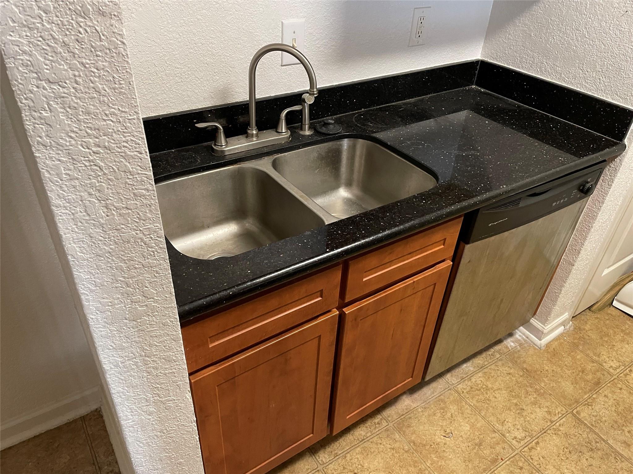8100 Creekbend DR #114 — photo 3