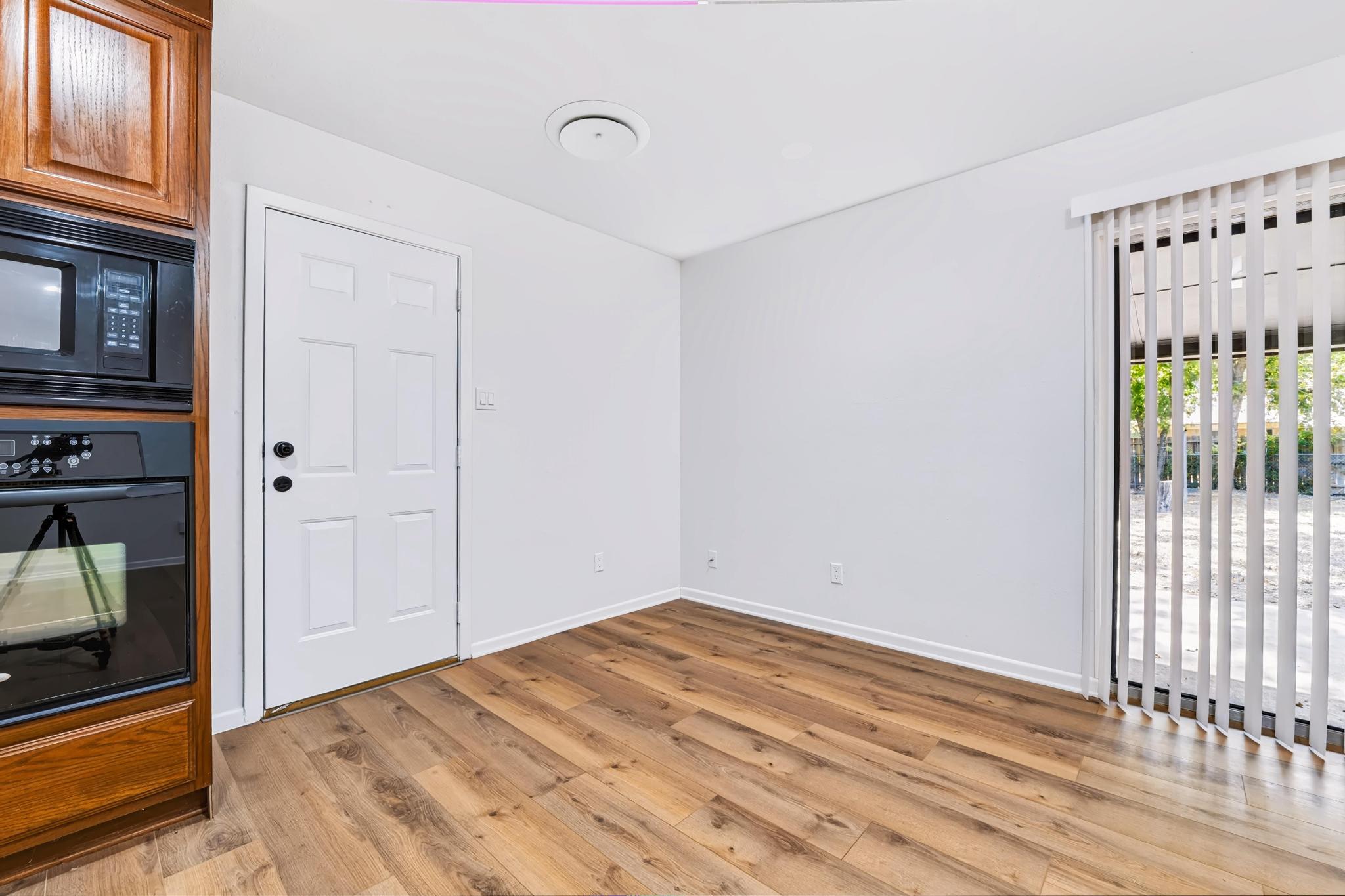 301 Carothers ST — photo 4