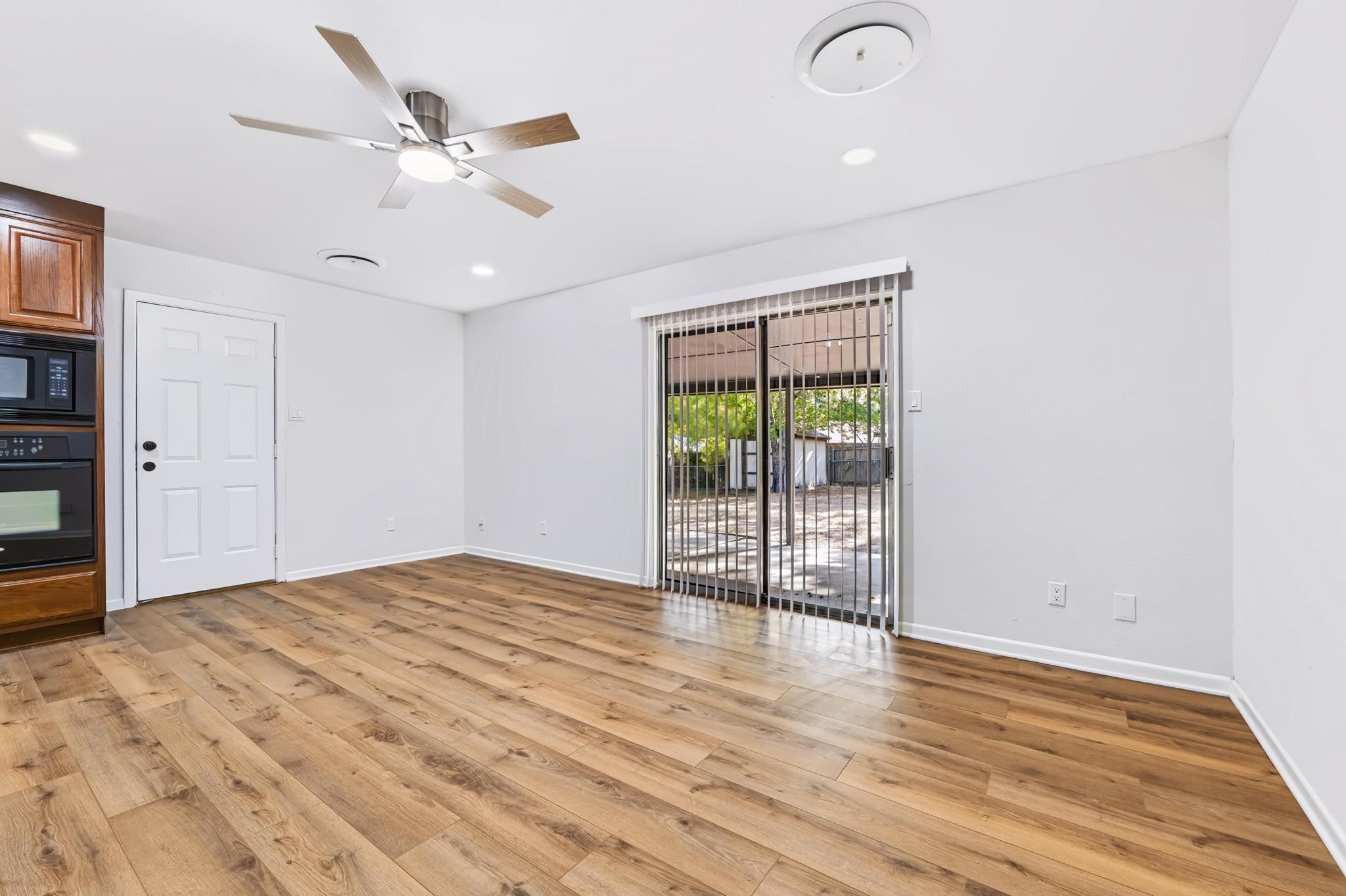 301 Carothers ST — photo 5