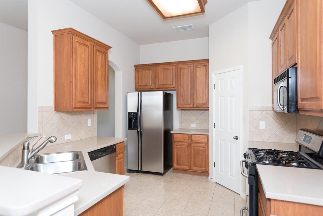 1611 Briar Hill DR — photo 5