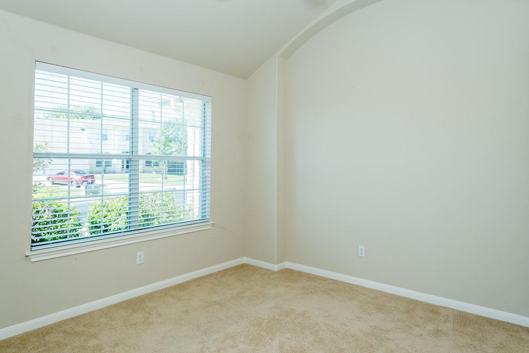 1611 Briar Hill DR — photo 3