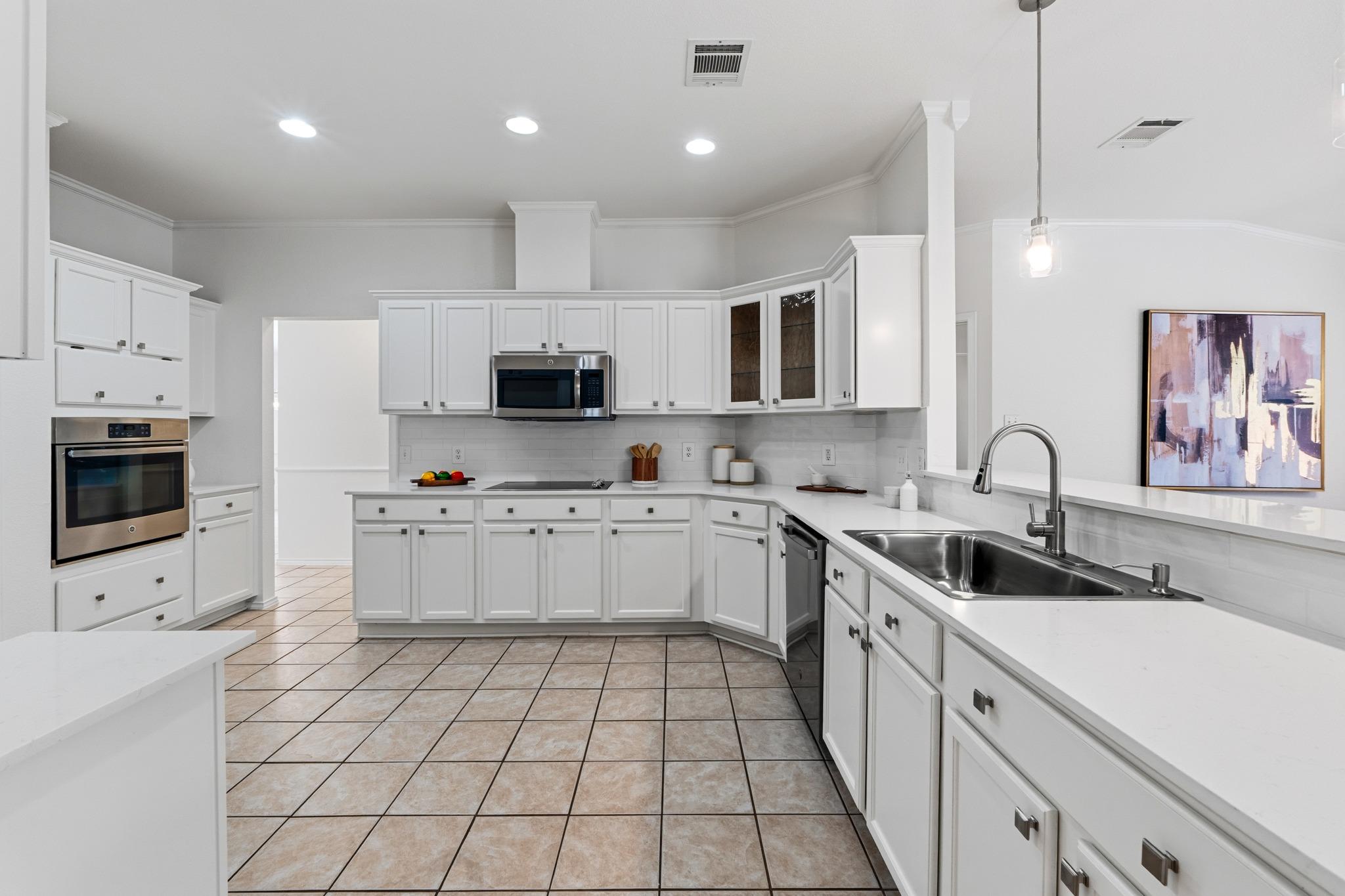 2502 Vernell WAY — photo 3