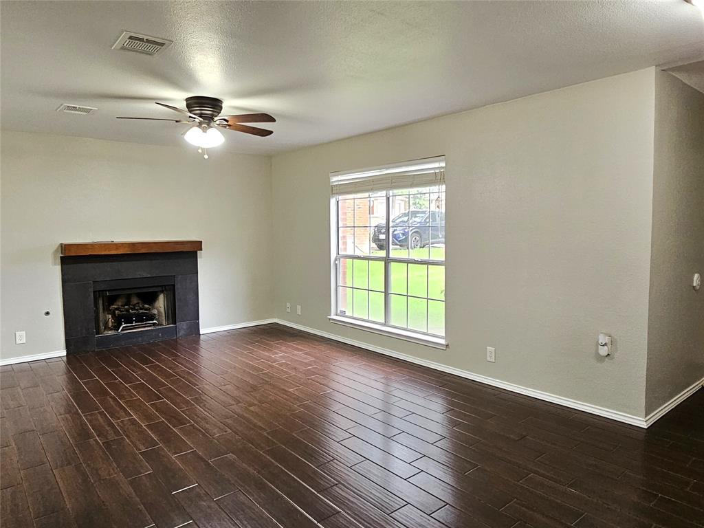 1913 Stratford DR — photo 3