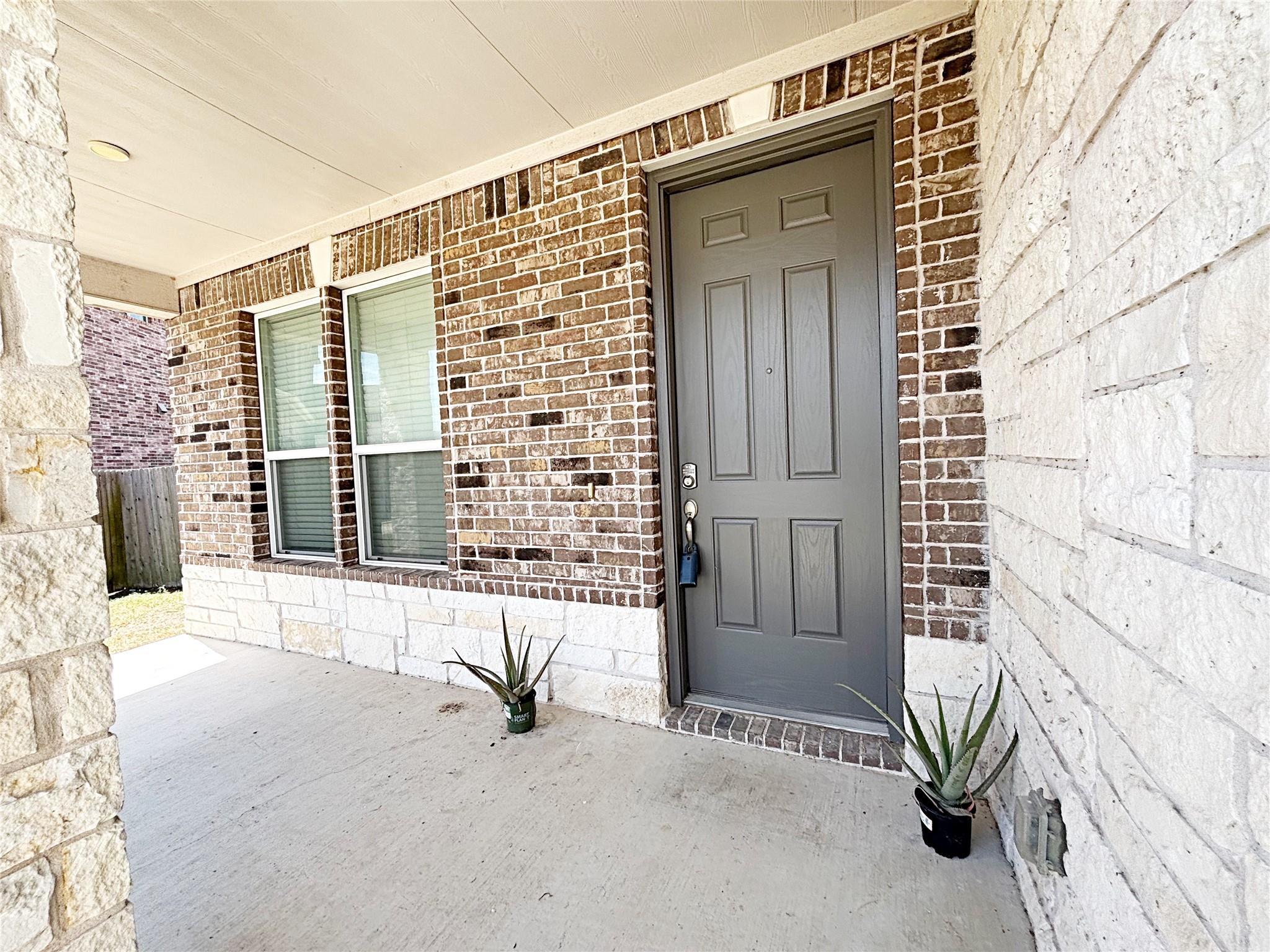 1720 Foxglove CIR — photo 3