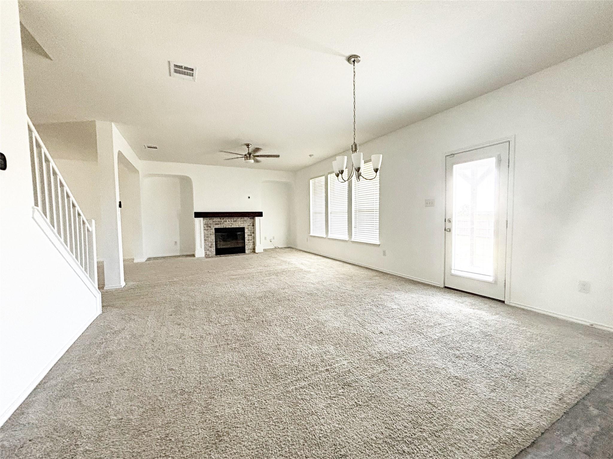 1720 Foxglove CIR — photo 5