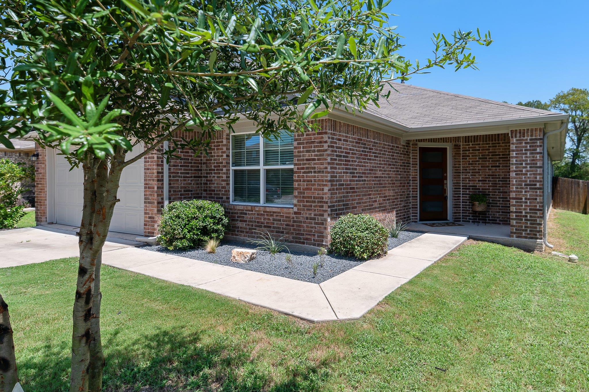 19304 Great Falls DR — photo 3