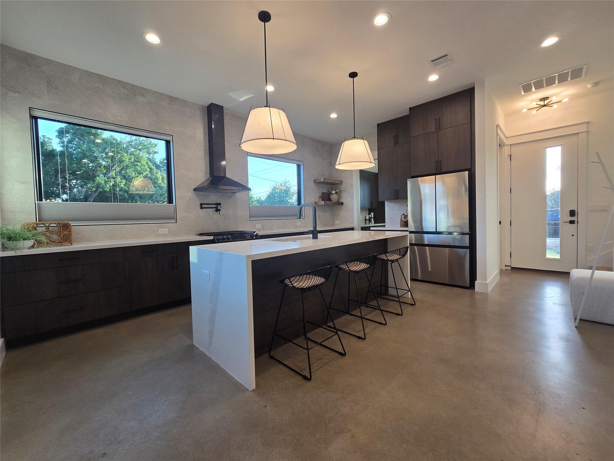 5301 Grover Ave — photo 4