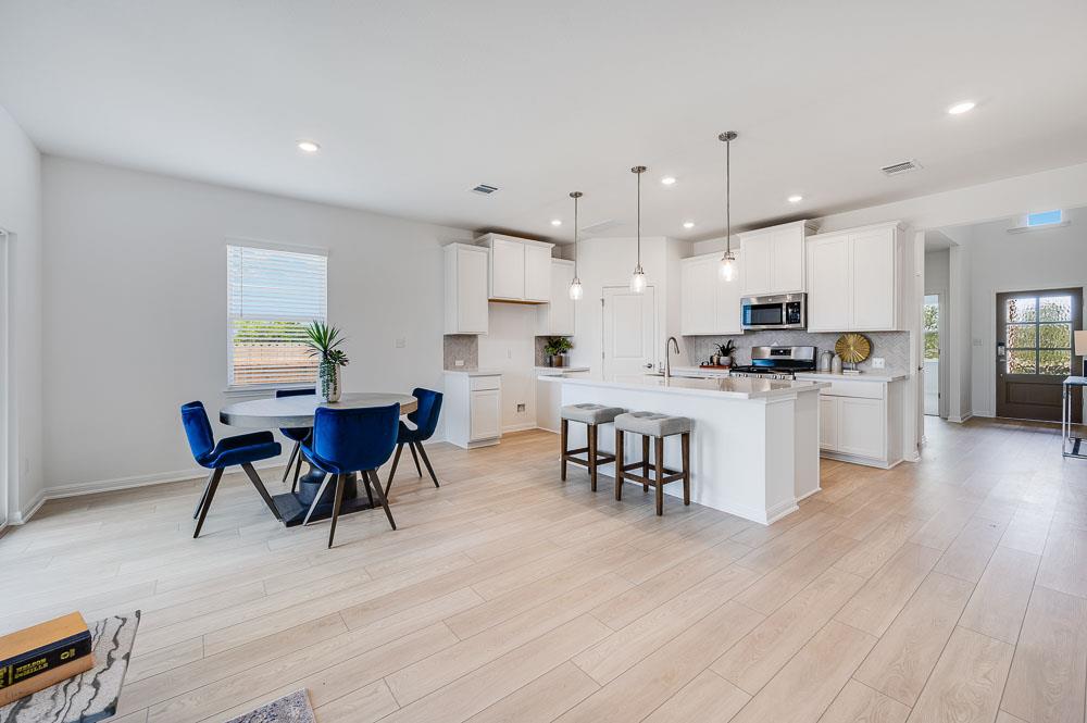 207 Crumpton WAY — photo 3