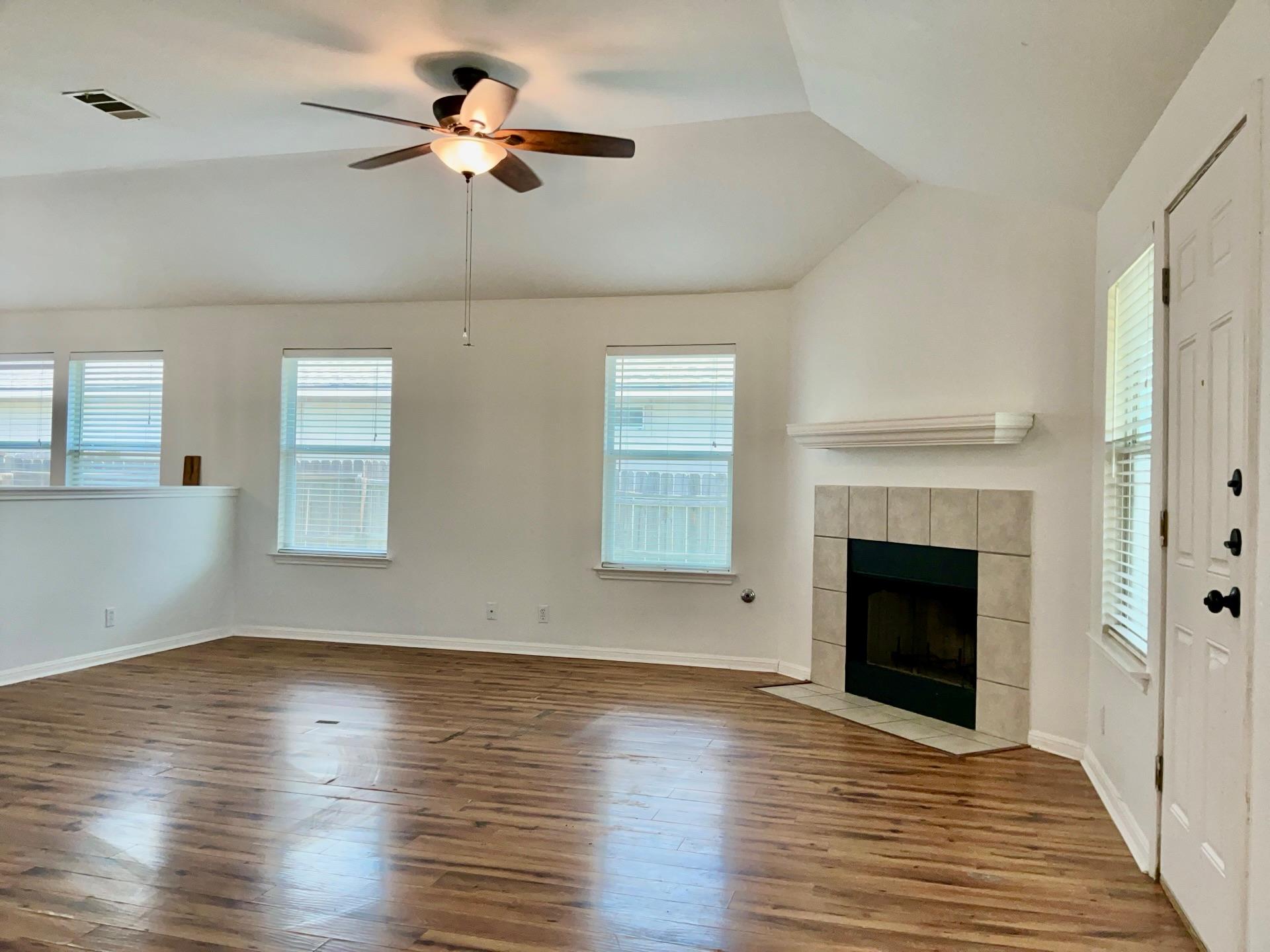 706 Stewart DR — photo 3