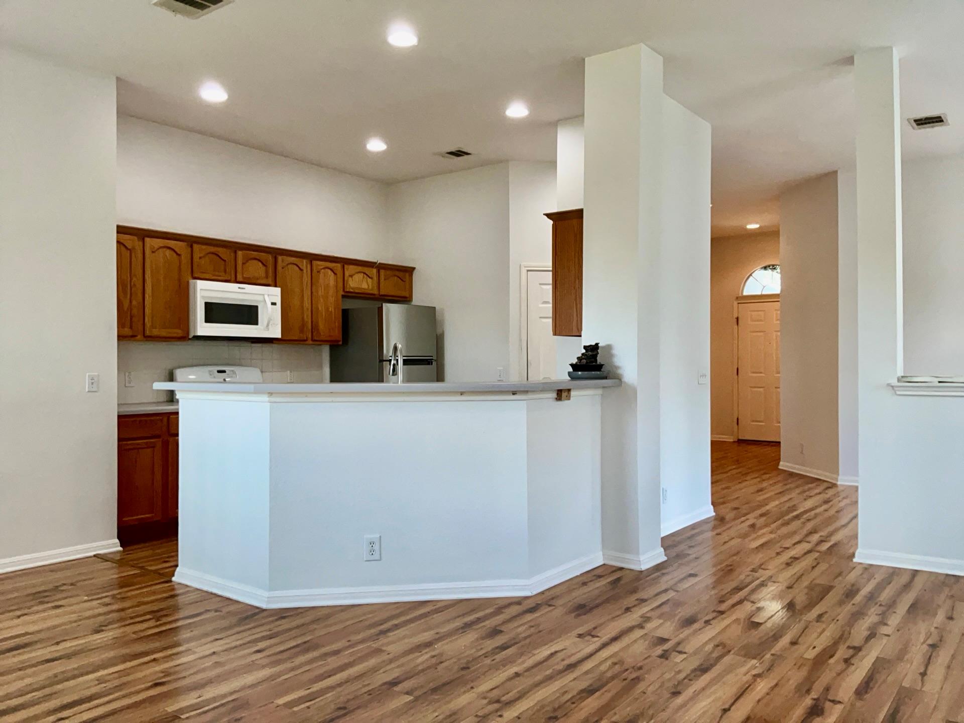 706 Stewart DR — photo 5