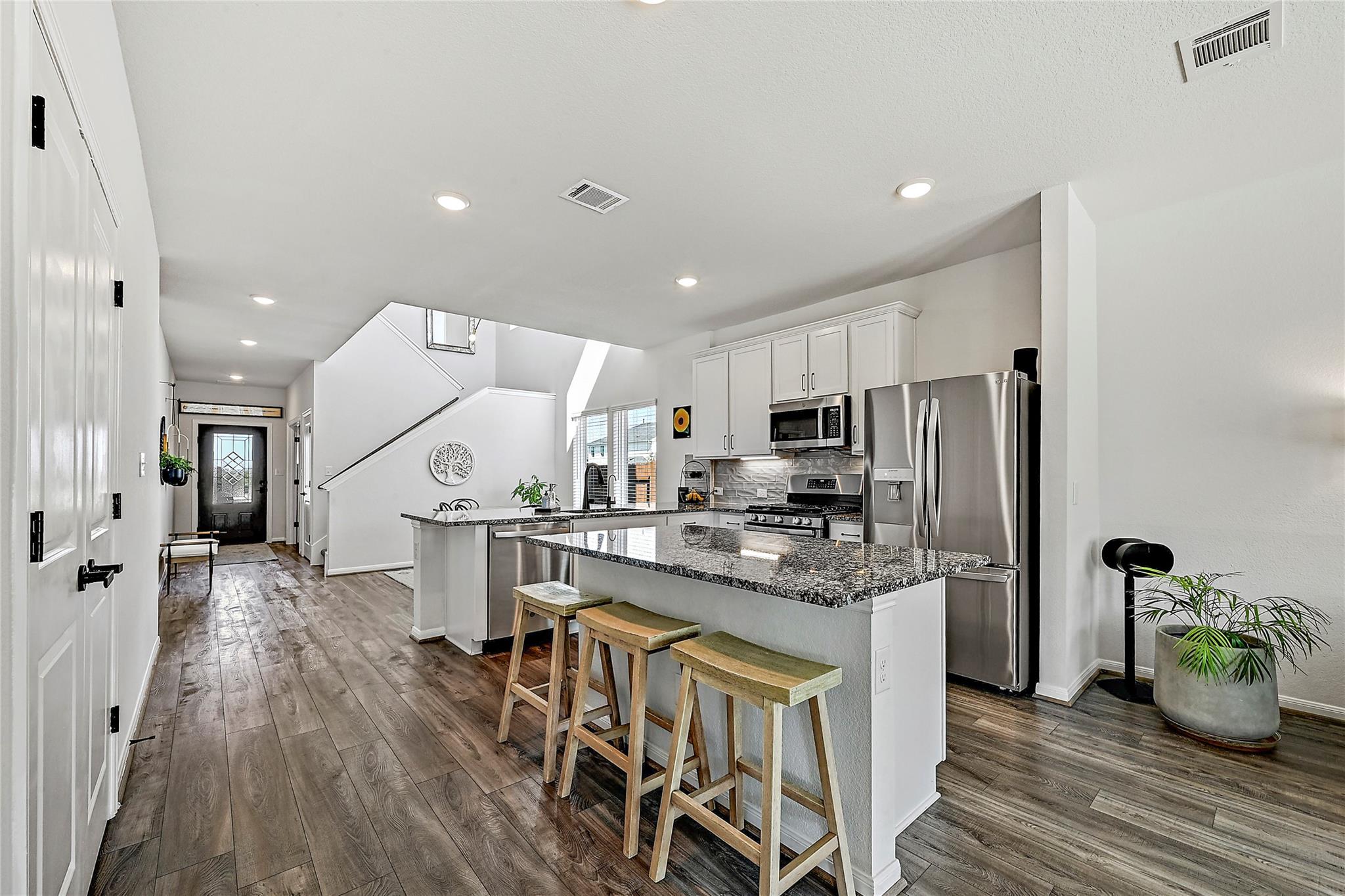 201 Greenthread DR — photo 3