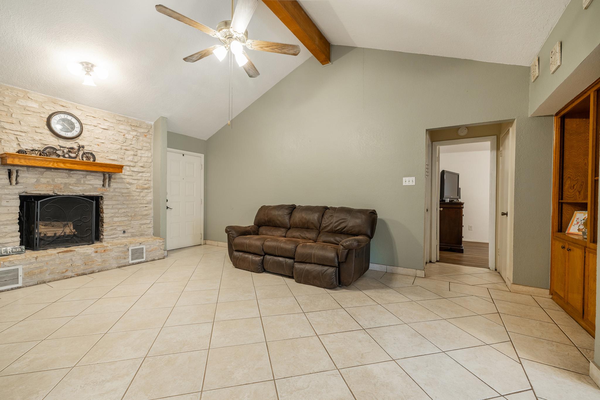 1713 Parkside CIR — photo 3